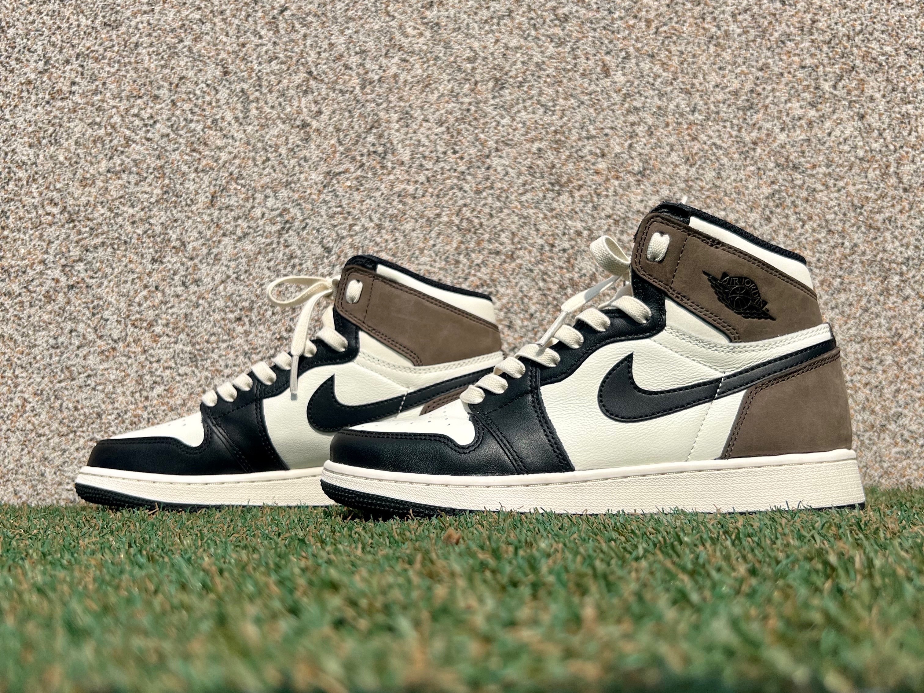 (GS) Jordan 1 Retro High OG Black Mocha 착용 스타일