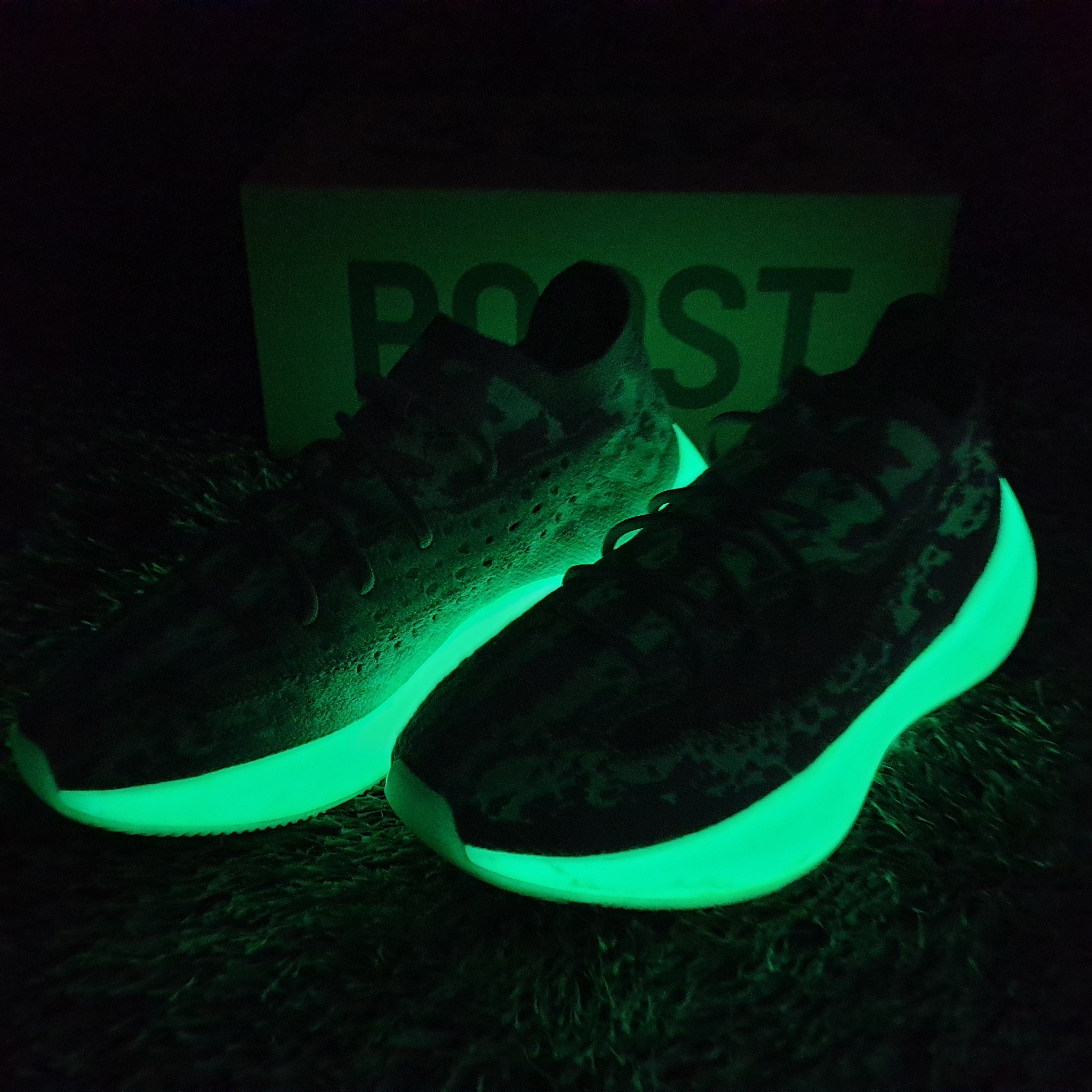 Adidas Yeezy Boost 380 Calcite Glow 착용 스타일 - 3
