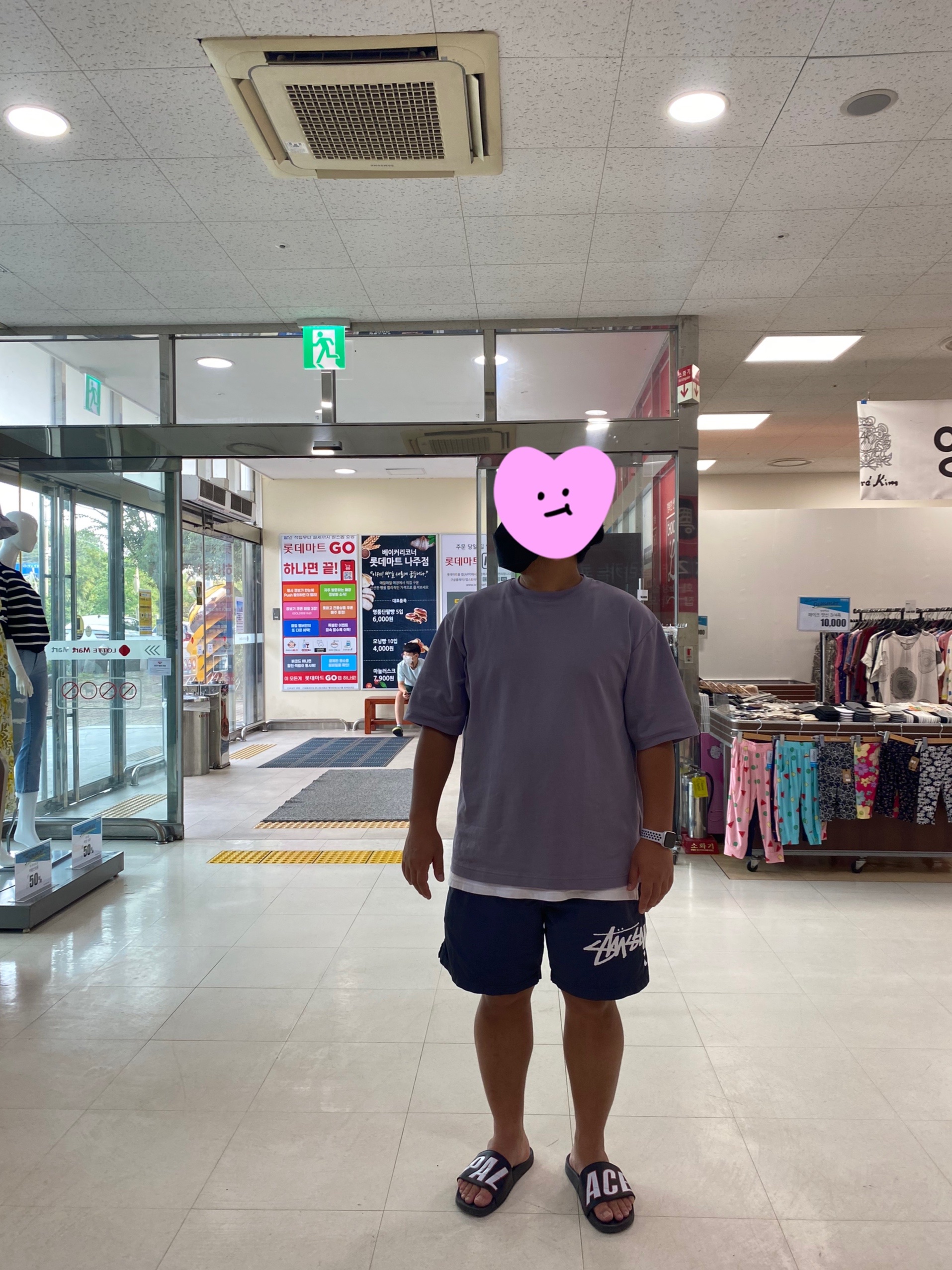 Palace Sliders Black - 21SS, Nike x Stussy Water Shorts Off Noir 착용 스타일 - 1