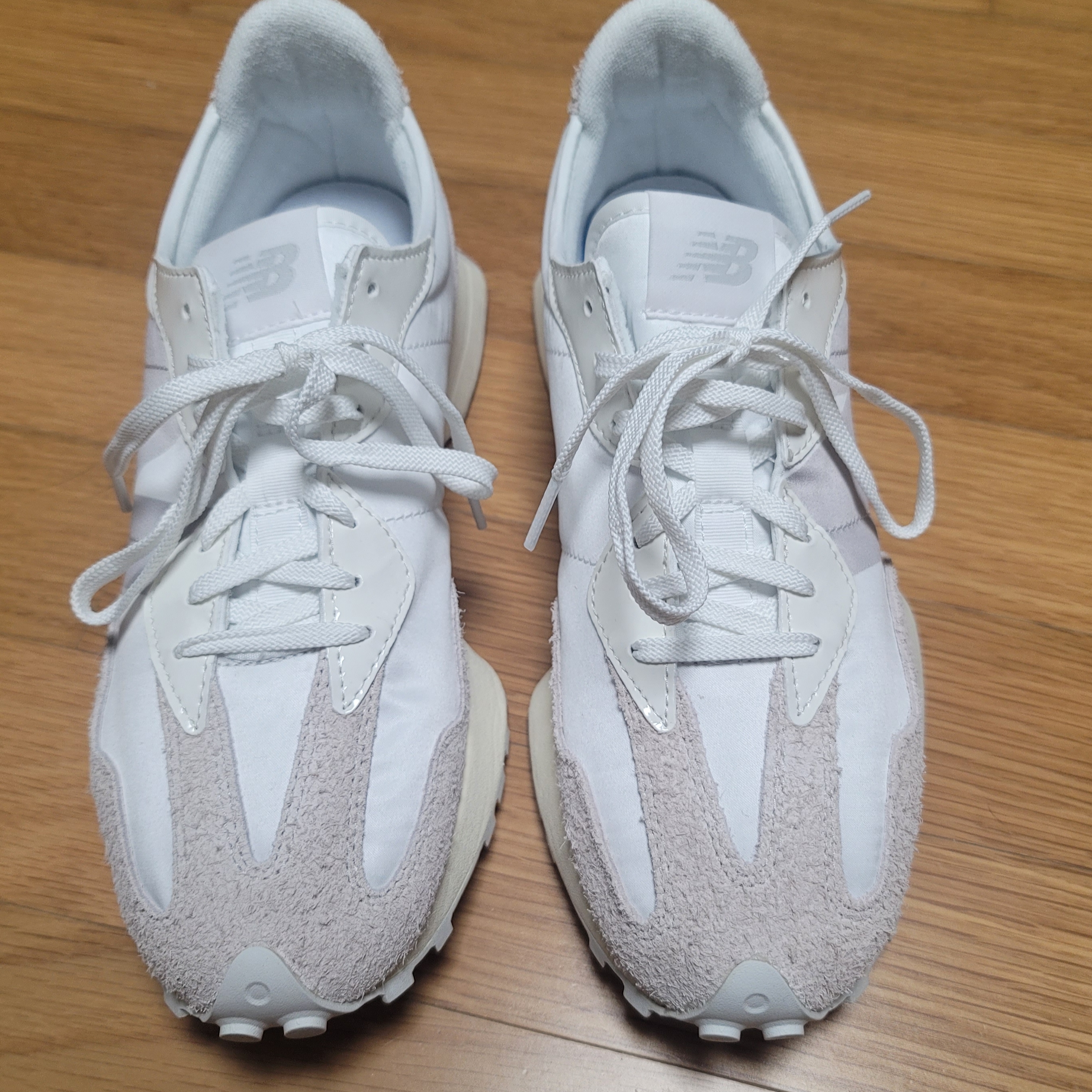 (W) New Balance 327 White Moonbeam 착용 스타일 - 2