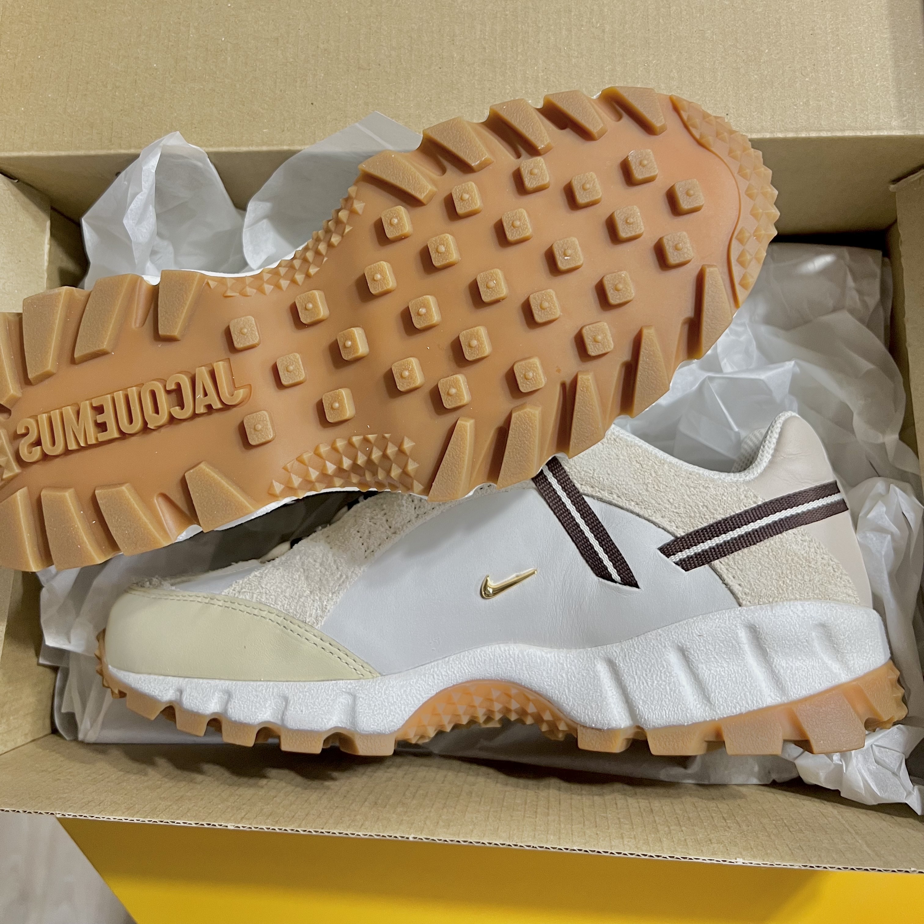 Nike x Jacquemus Air Humara LX Light Bone and Gold 착용 스타일 - 2
