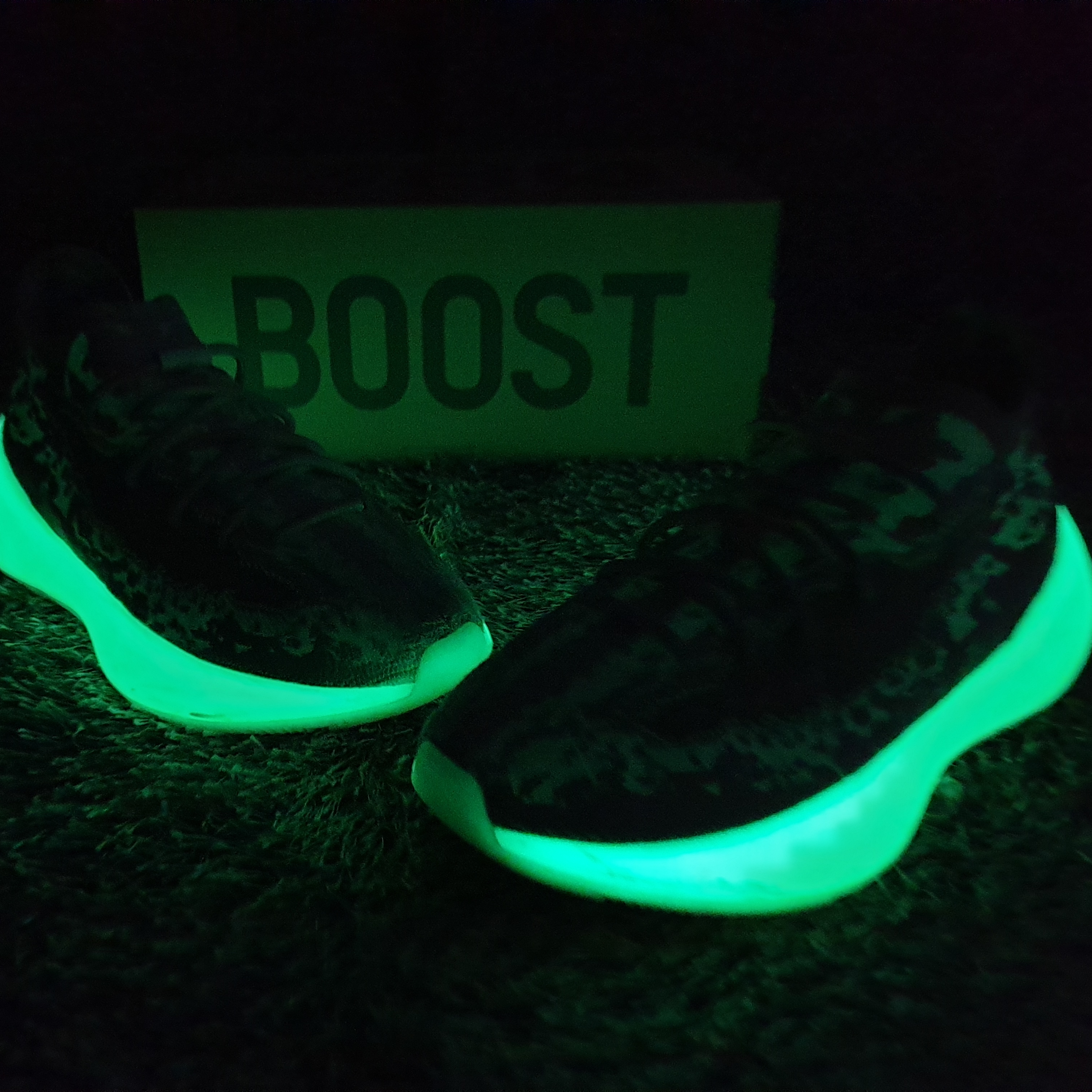 Adidas Yeezy Boost 380 Calcite Glow 착용 스타일 - 2
