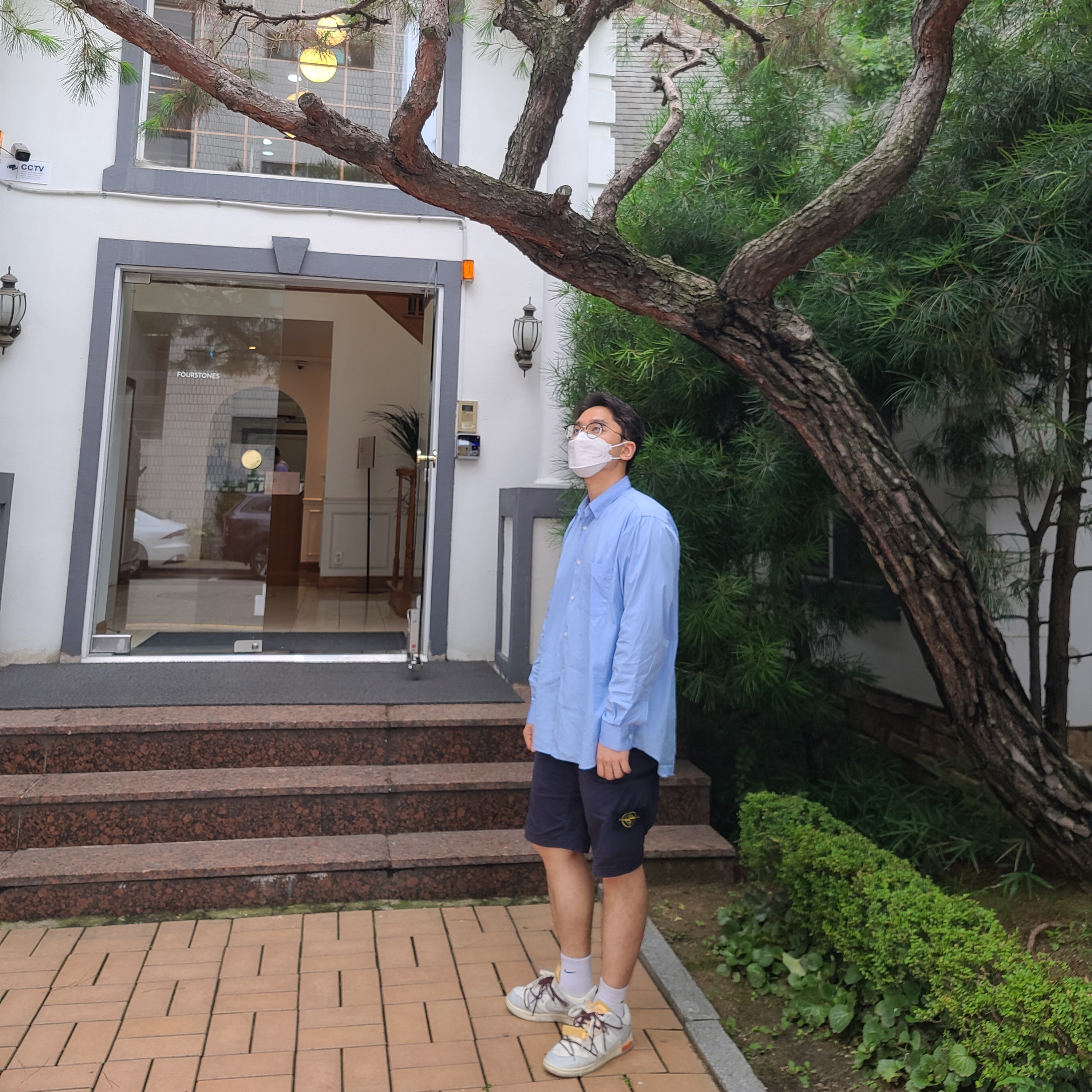 Stone Island L0803 Stretch Cotton Tela Paracadute Garment Dyed Cargo Bermuda Shorts Black - 22SS, Nike x Off-White Dunk Low The 50 - Lot 46 착용 스타일