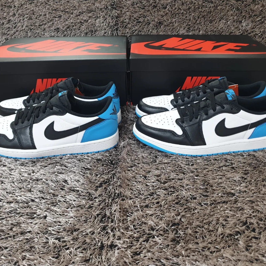 Jordan 1 Retro Low OG Black and Dark Powder Blue 착용 스타일 - 4