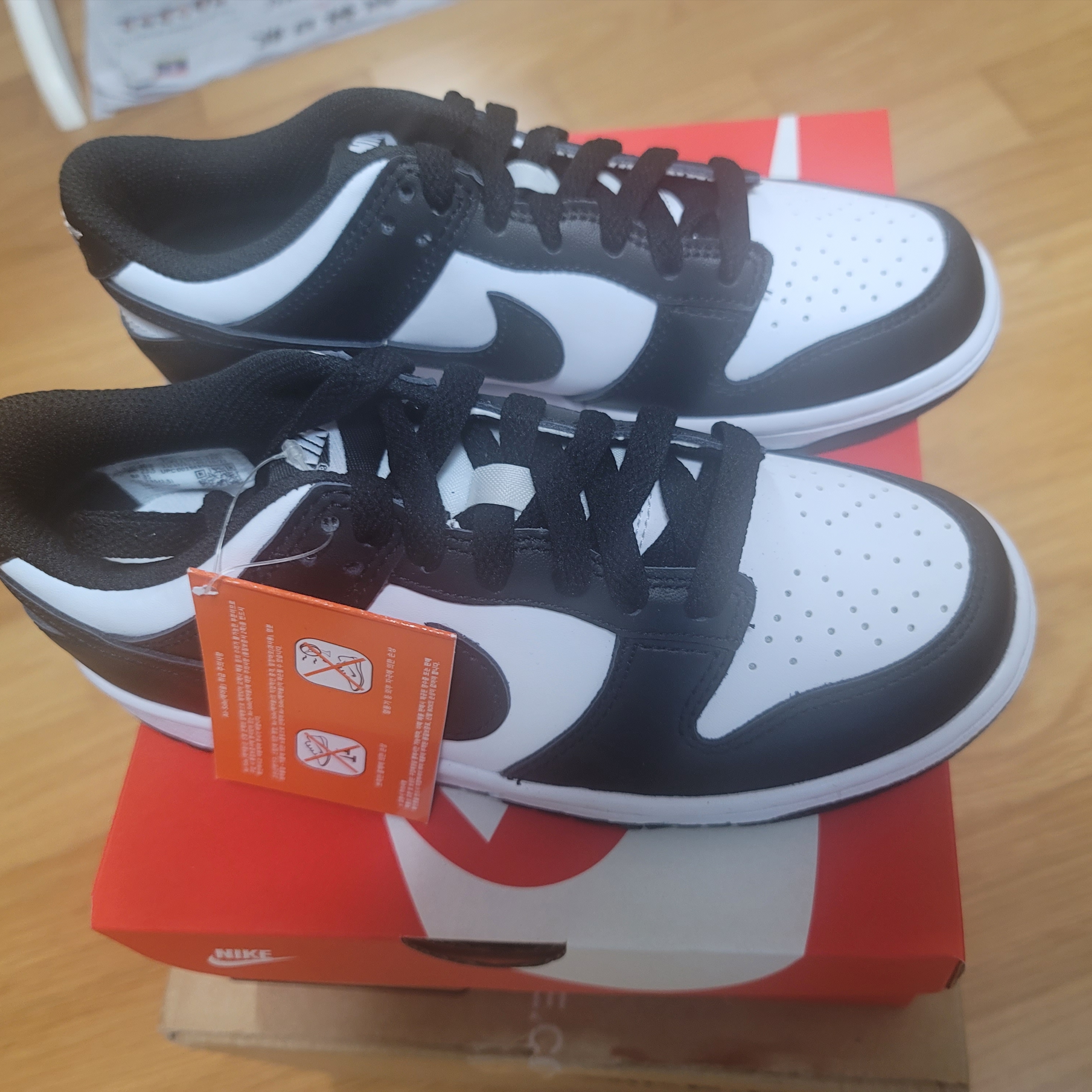 (GS) Nike Dunk Low Black 착용 스타일