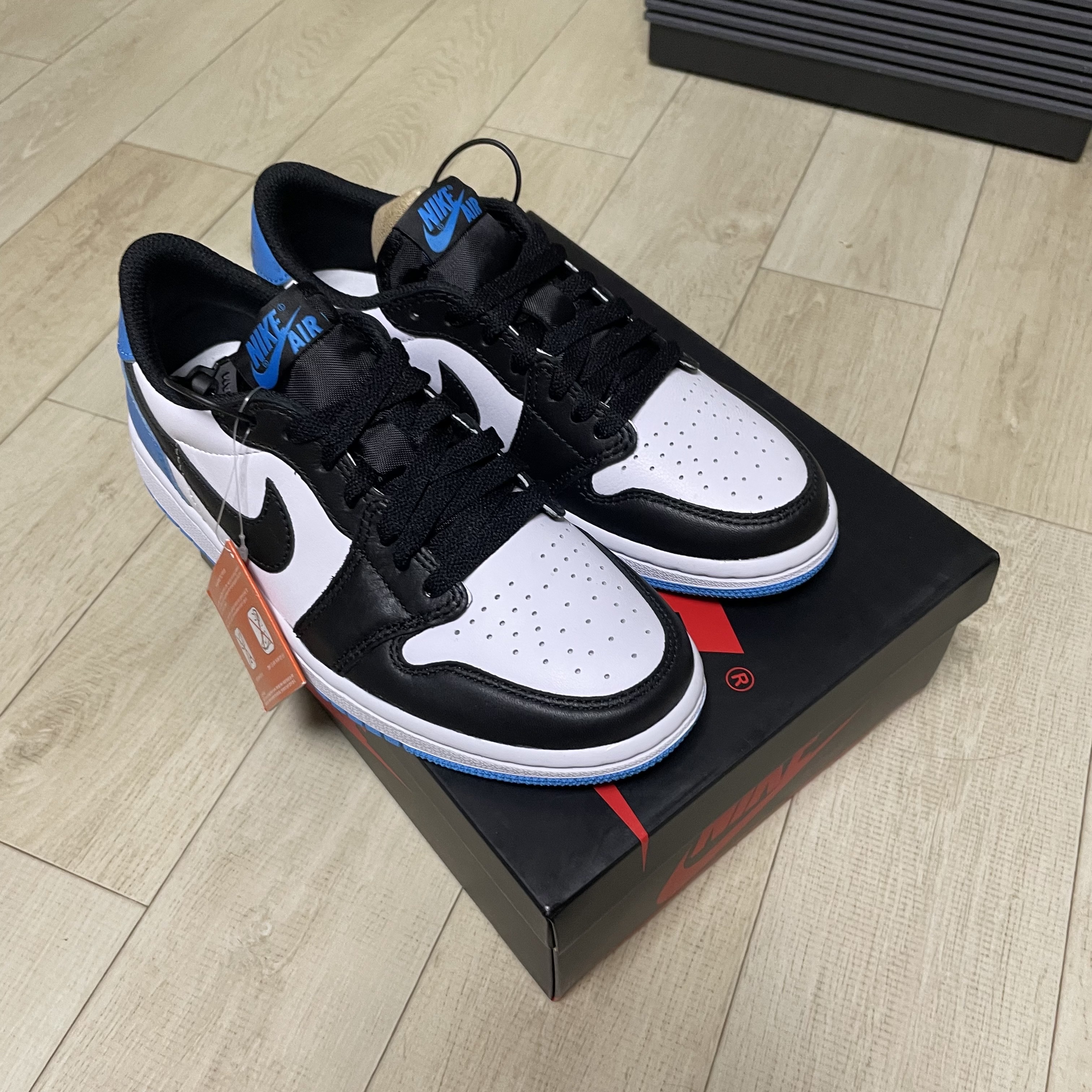 (W) Jordan 1 Retro Low OG Black and Dark Powder Blue 착용 스타일
