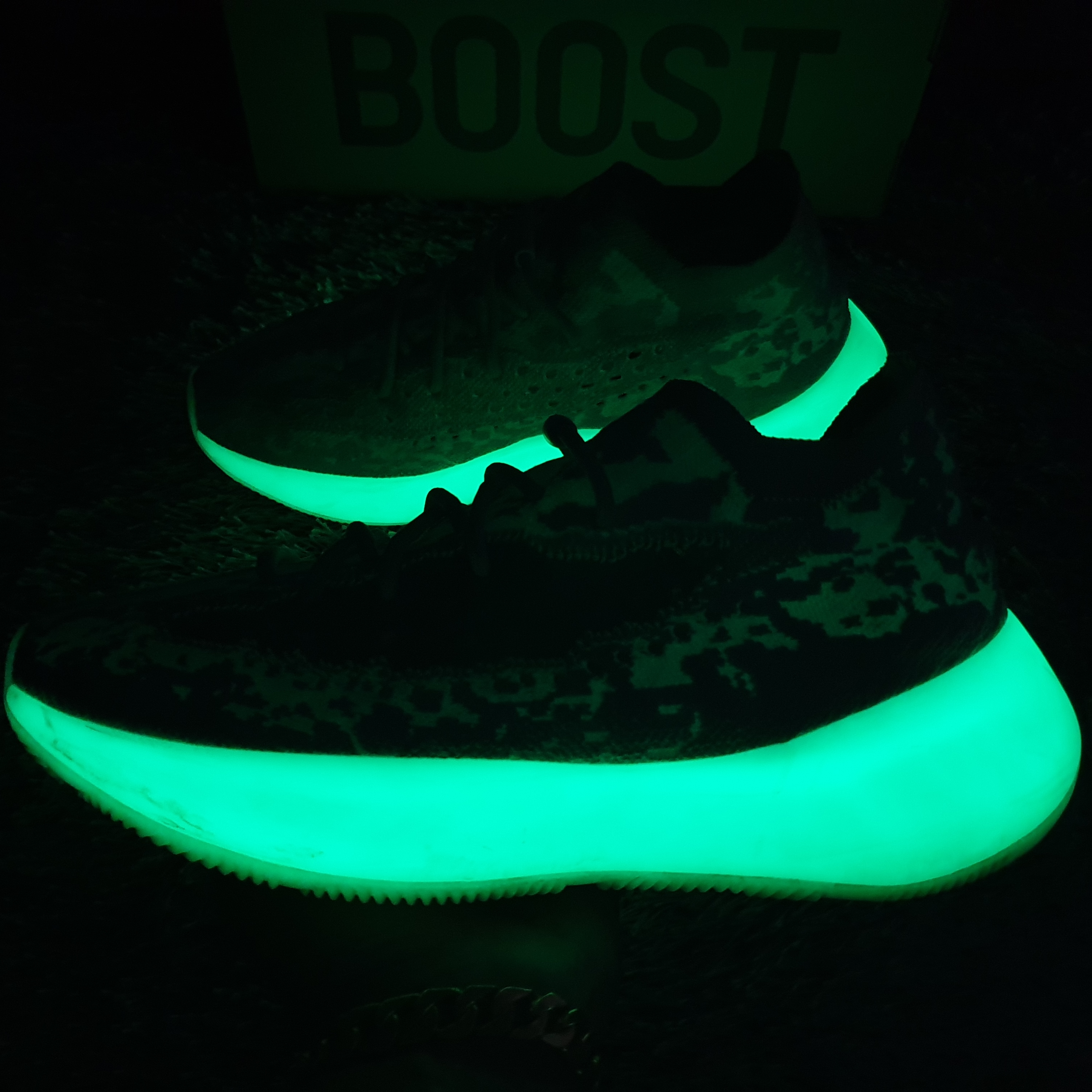 Adidas Yeezy Boost 380 Calcite Glow 착용 스타일 - 1