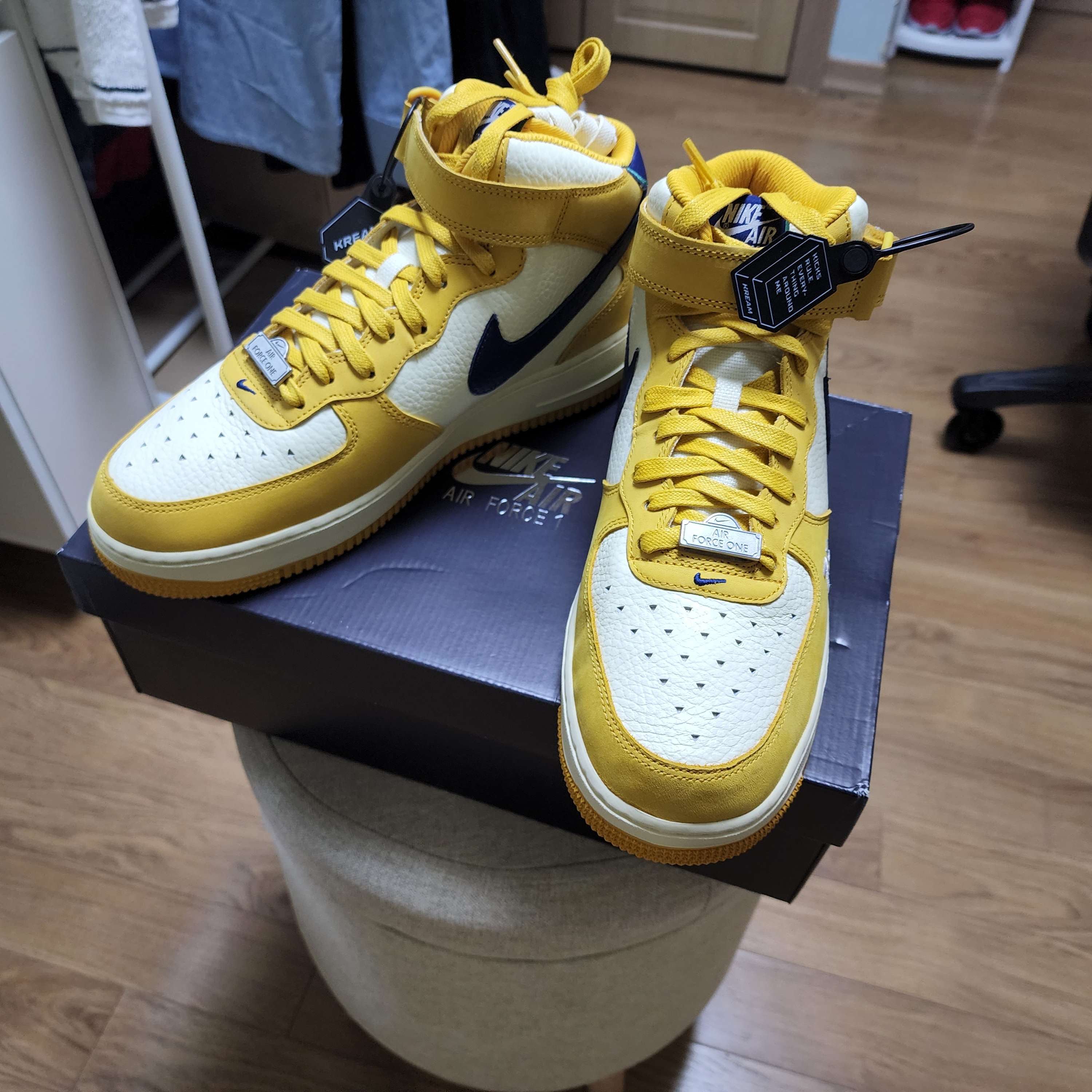 Nike Air Force 1 Mid Paris 착용 스타일 - 1