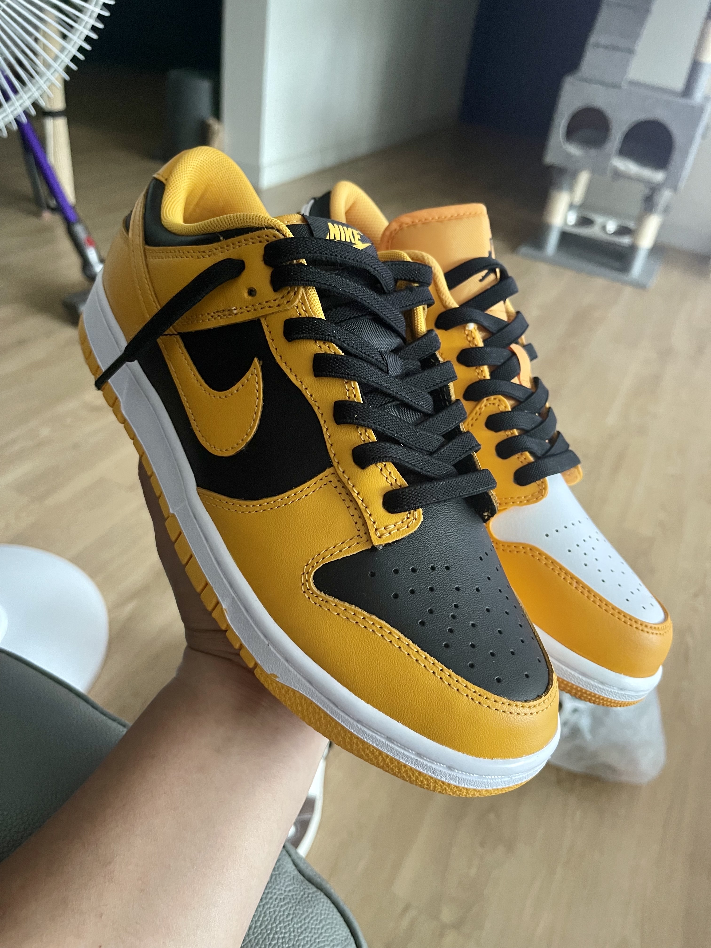 Jordan 1 Low Taxi, Nike Dunk Low Retro Championship Goldenrod 착용 스타일 - 2