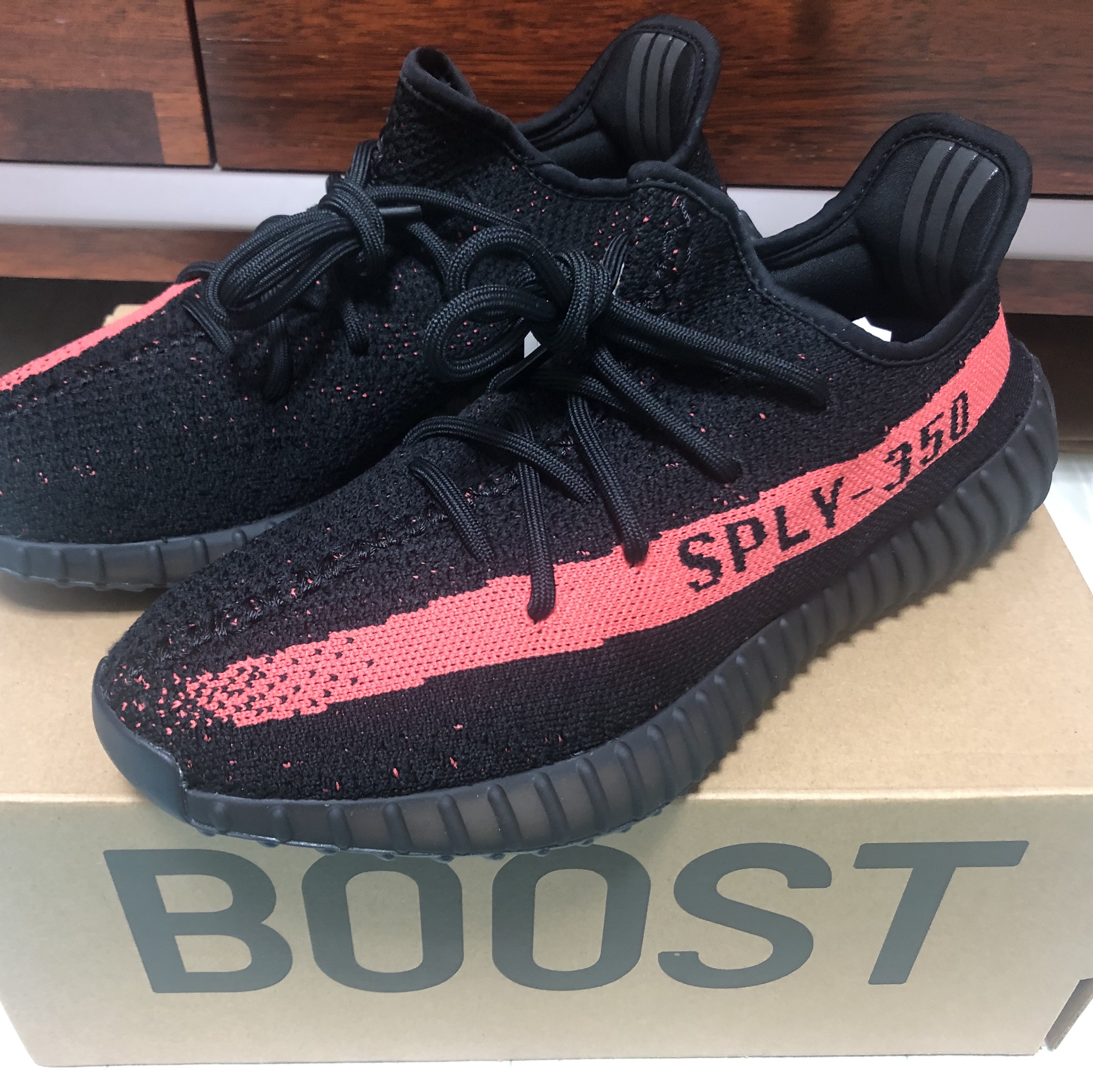 Adidas Yeezy Boost 350 V2 Core Black Red 2022/2023 착용 스타일