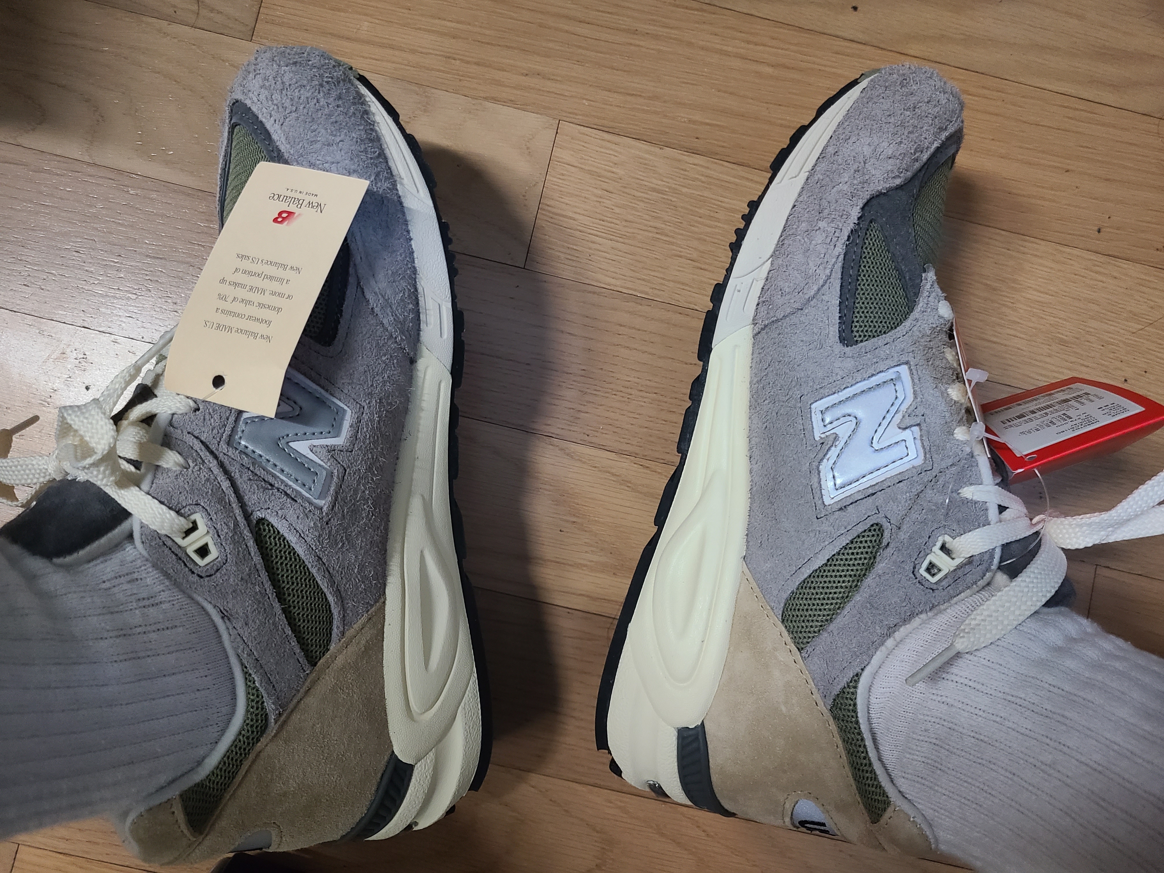 New Balance 990v2 Made in USA Marblehead Incense 착용 스타일 - 2
