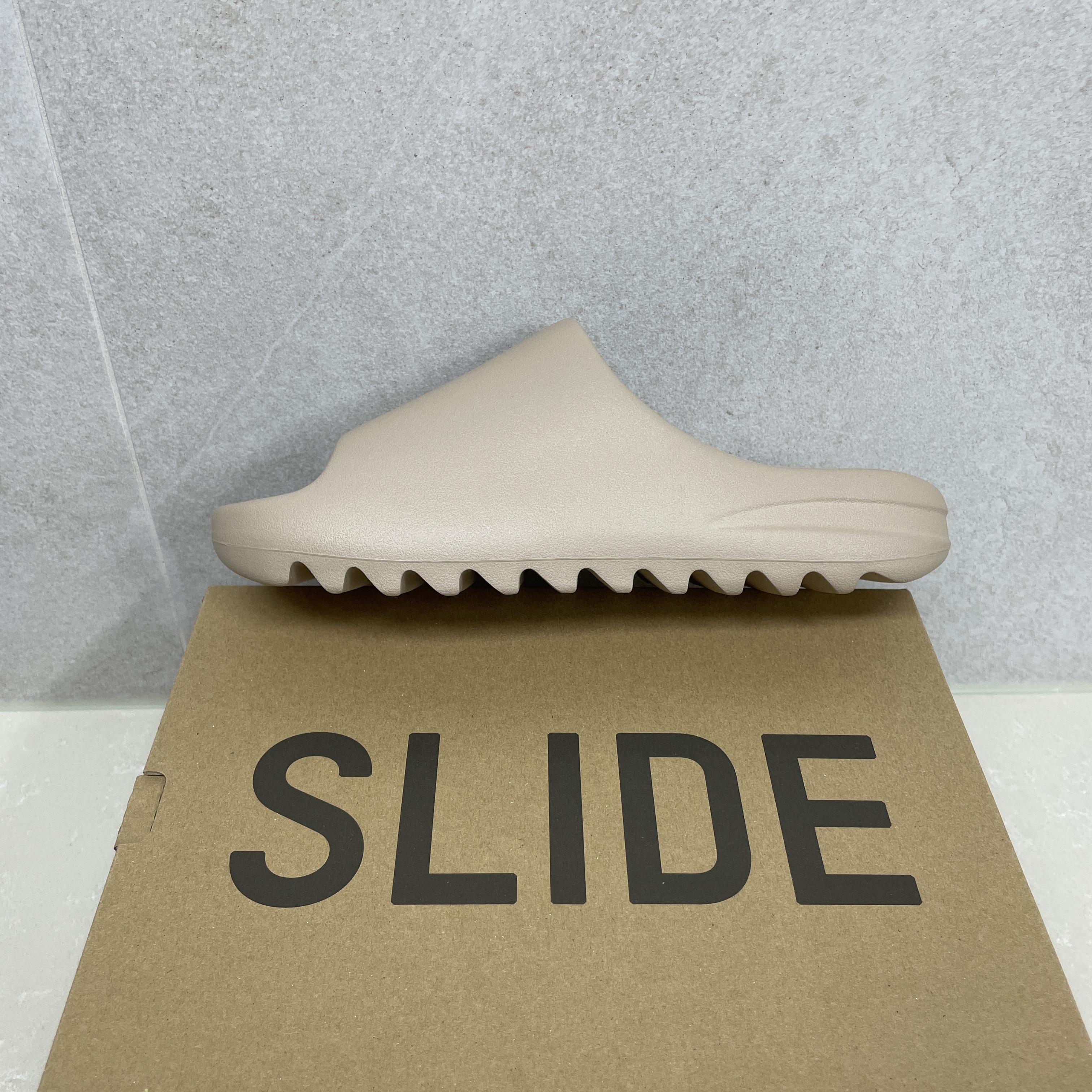 Adidas Yeezy Slide Pure - Re-Release Ver. 착용 스타일