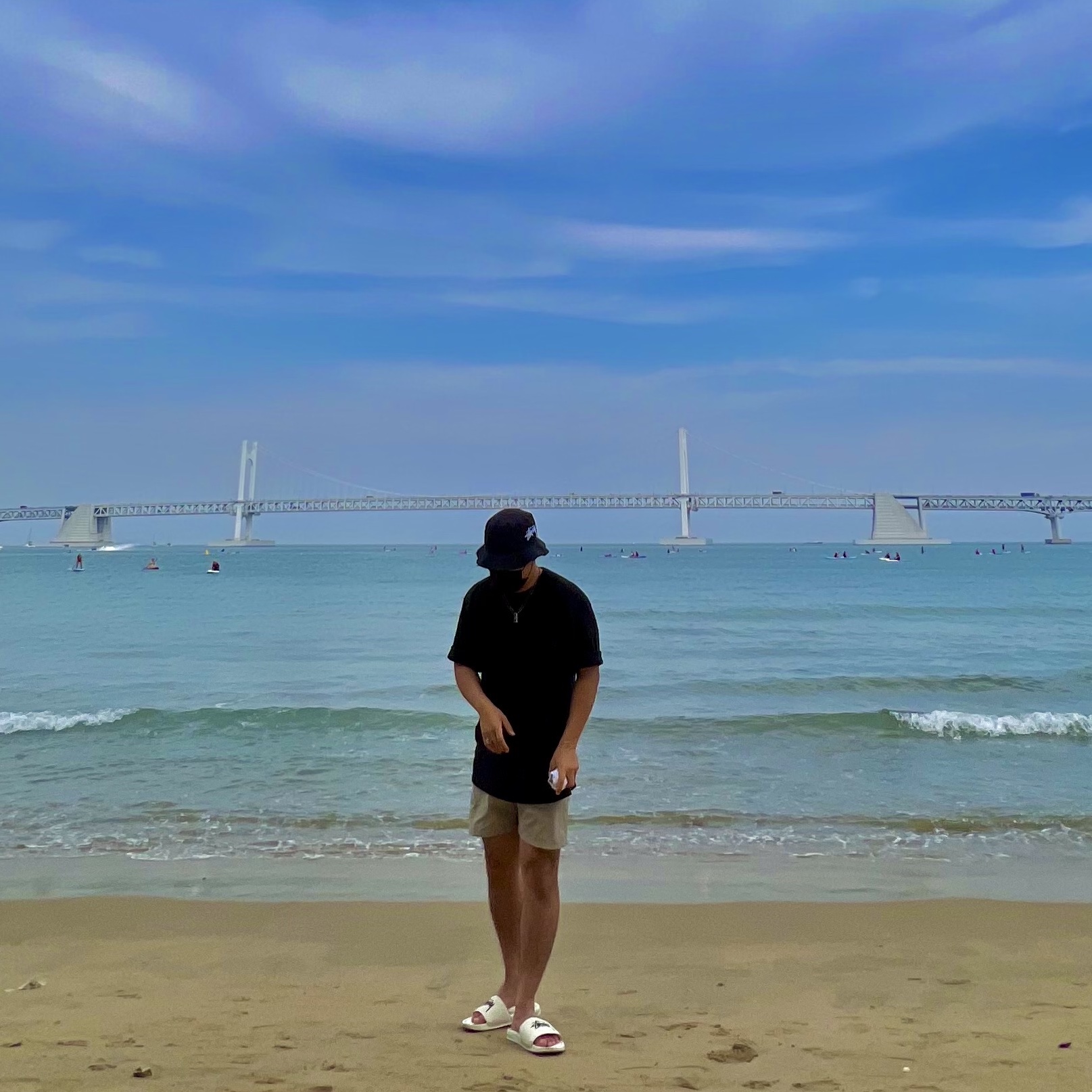 Nike x Stussy Bucket Hat Black, Nike x Stussy Benassi Slide Sail 착용 스타일