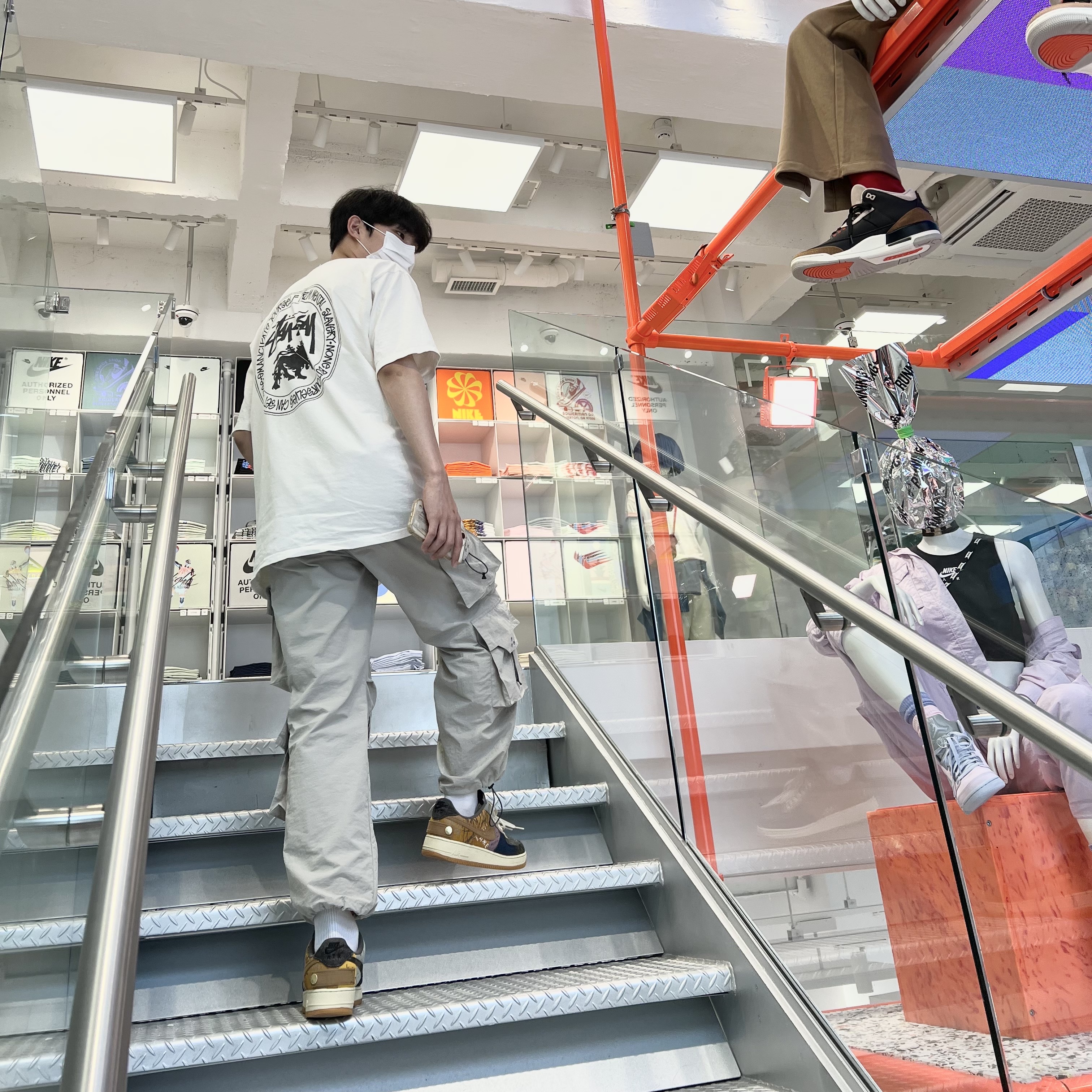 Nike x Travis Scott Air Force 1 Low Cactus Jack, Stussy Lion Dot Pigment Dyed T-Shirt Natural 착용 스타일