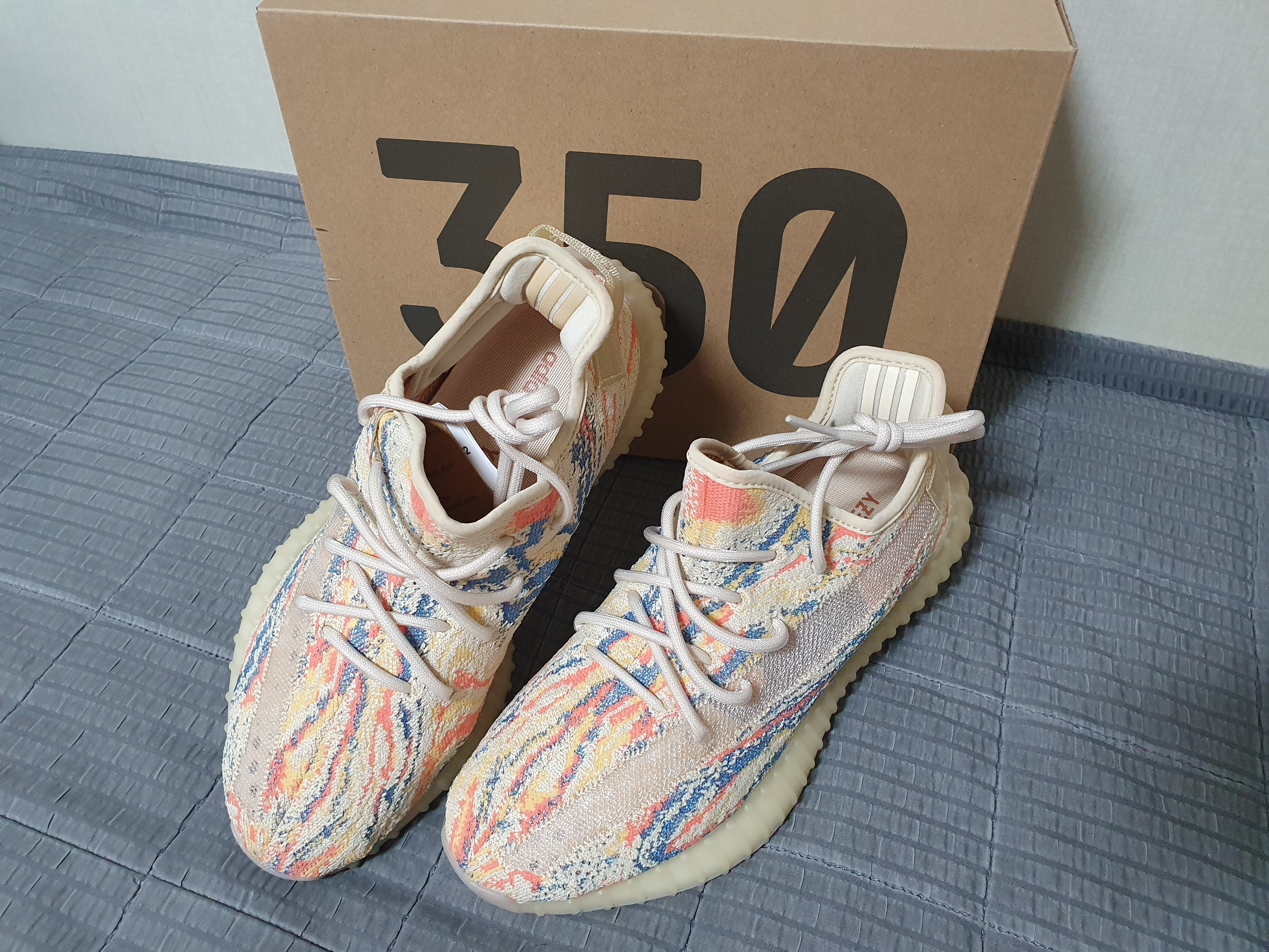 Adidas Yeezy Boost 350 V2 MX Oat 착용 스타일 - 2