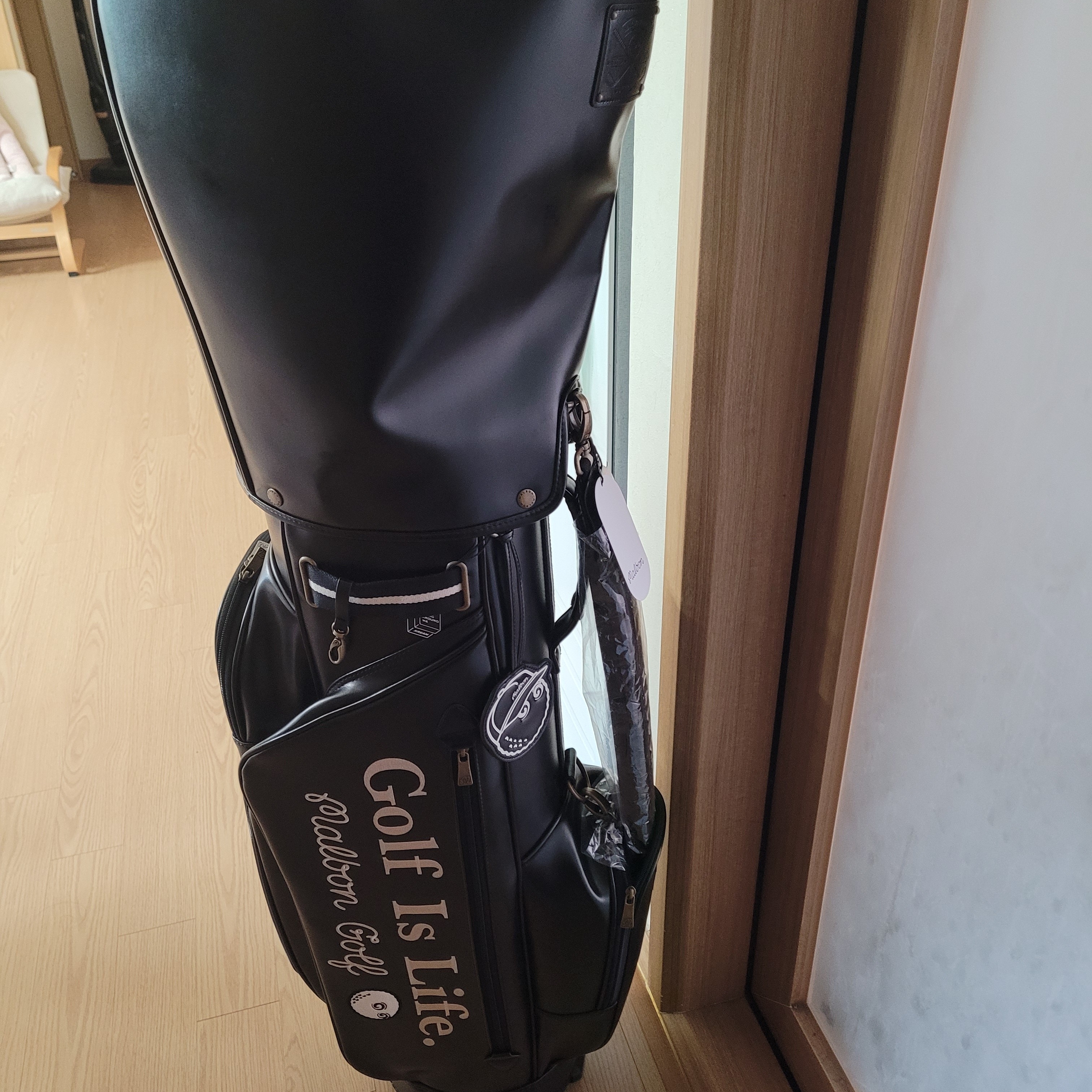Malbon Golf Vintage Mood Caddie Bag Black 착용 스타일 - 1