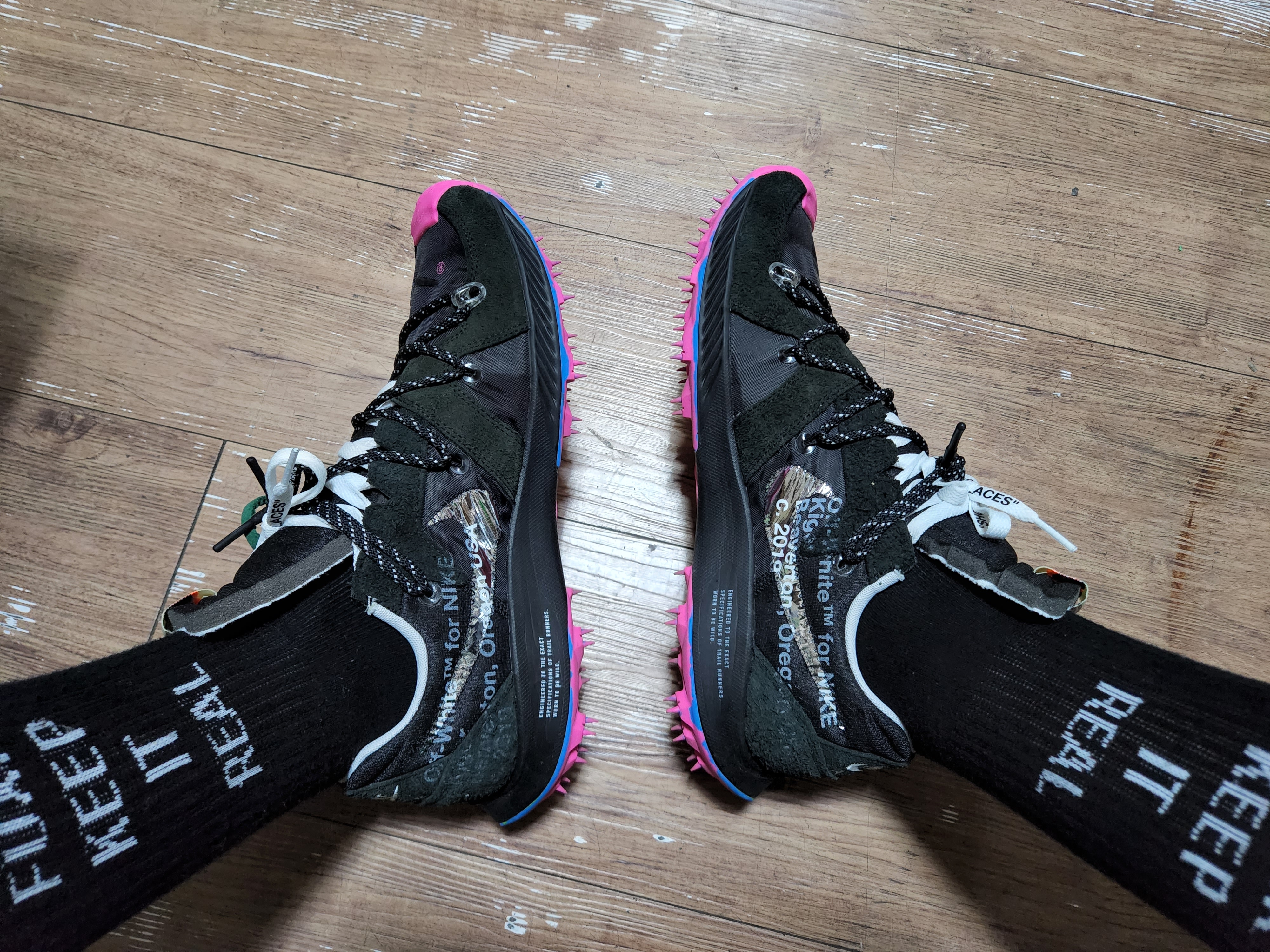 (W) Nike x Off-White Zoom Terra Kiger 5 Black 착용 스타일 - 4