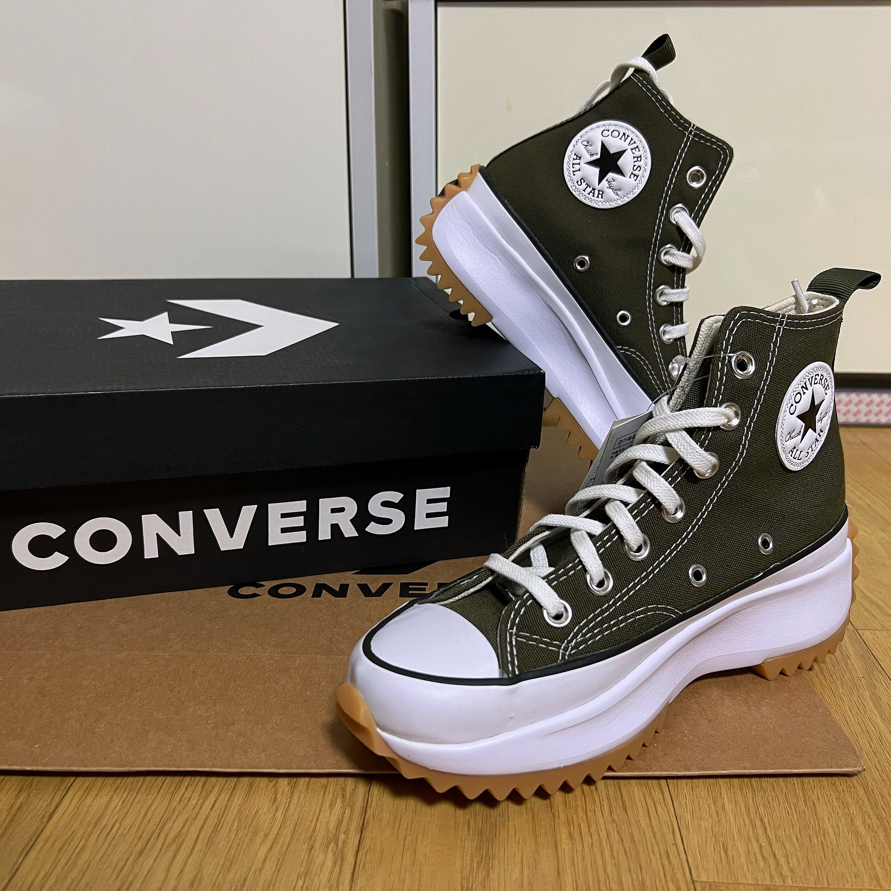 Converse Run Star Hike Hi Cargo Khaki 착용 스타일