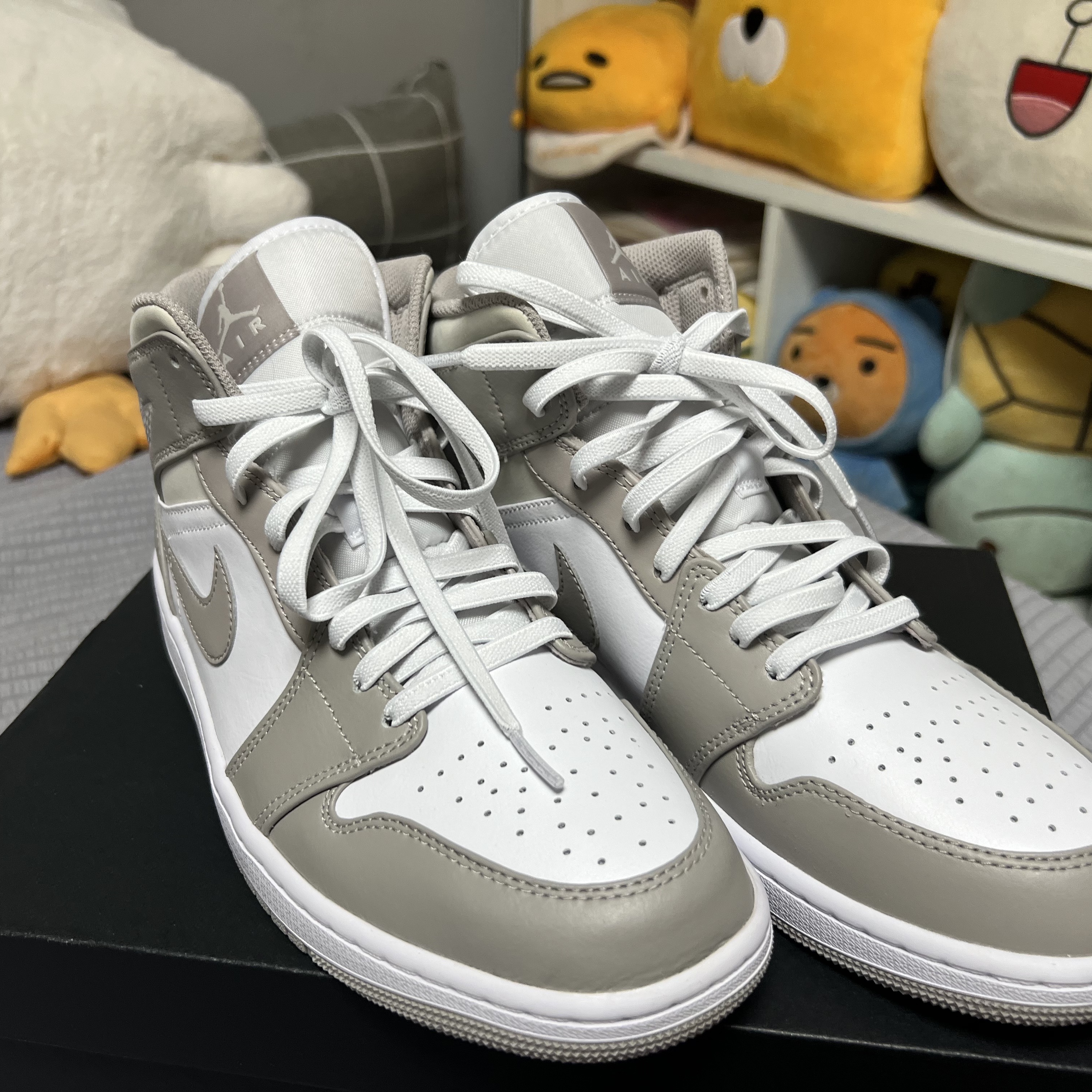 Jordan 1 Mid College Grey 착용 스타일 - 3