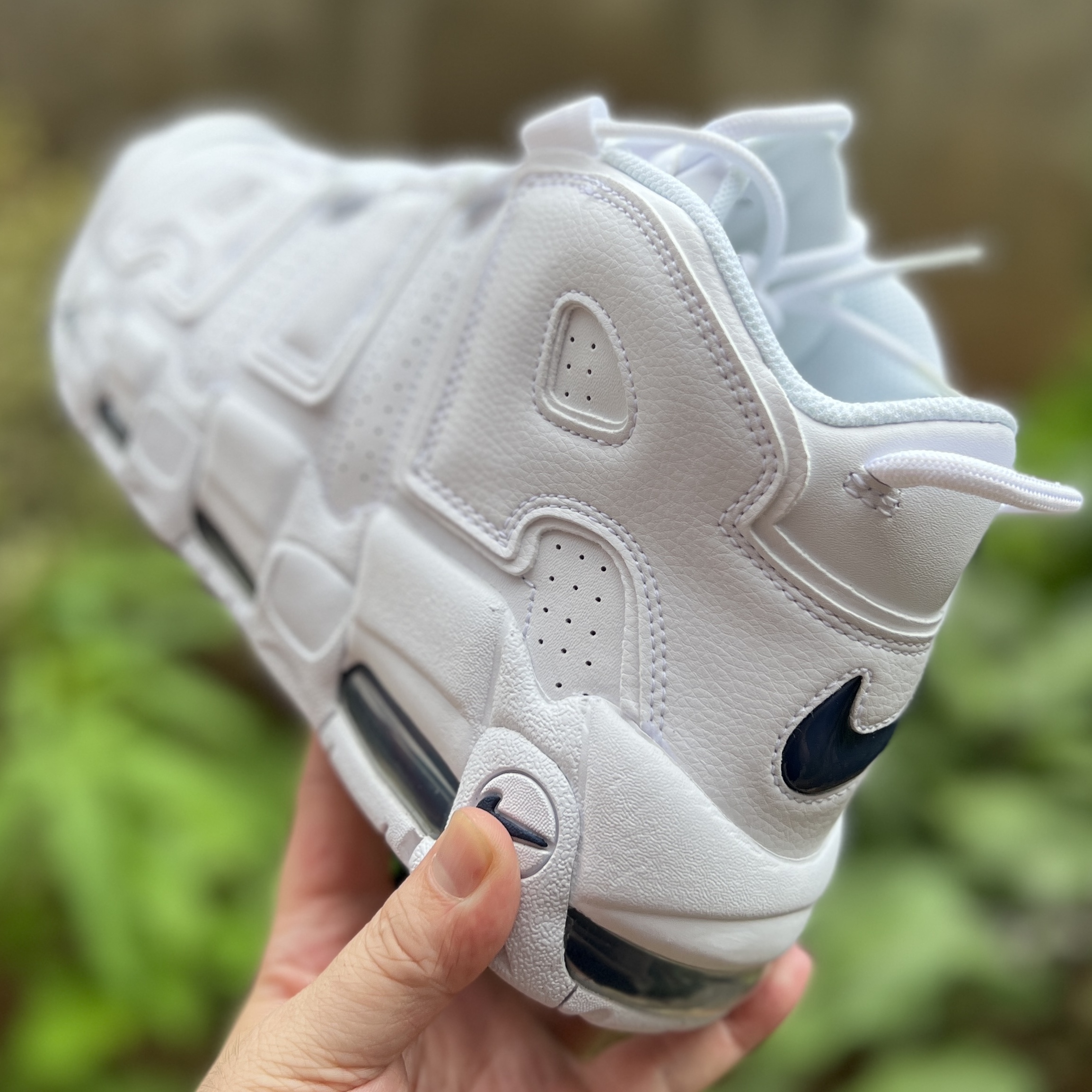 Nike Air More Uptempo 96 White Midnight Navy 착용 스타일 - 2