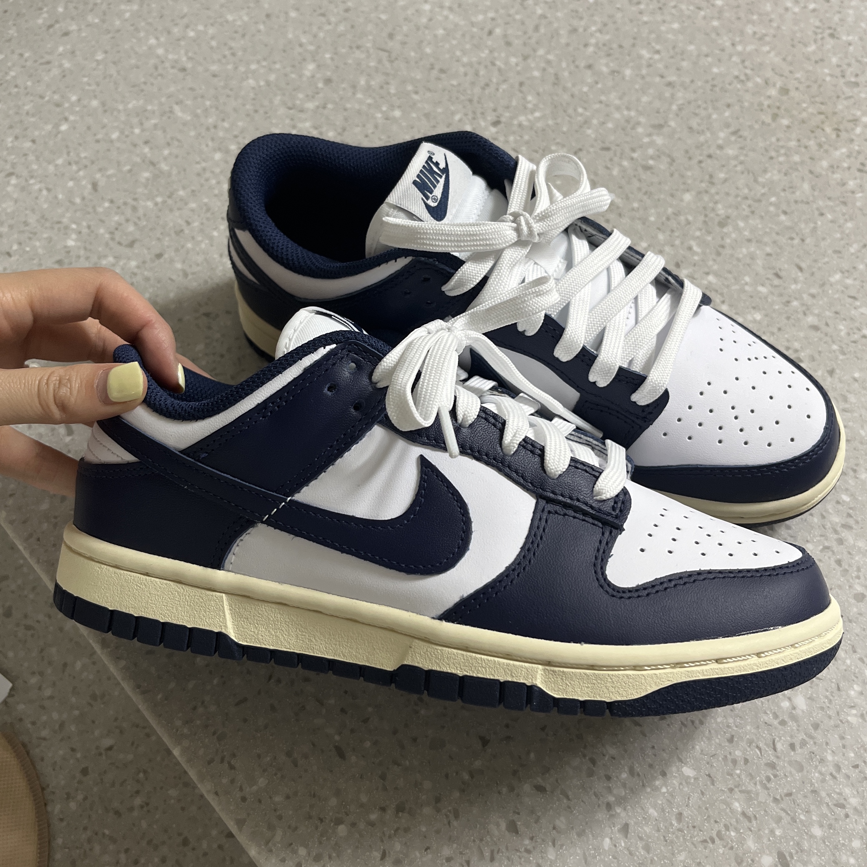 (W) Nike Dunk Low Vintage Midnight Navy 착용 스타일