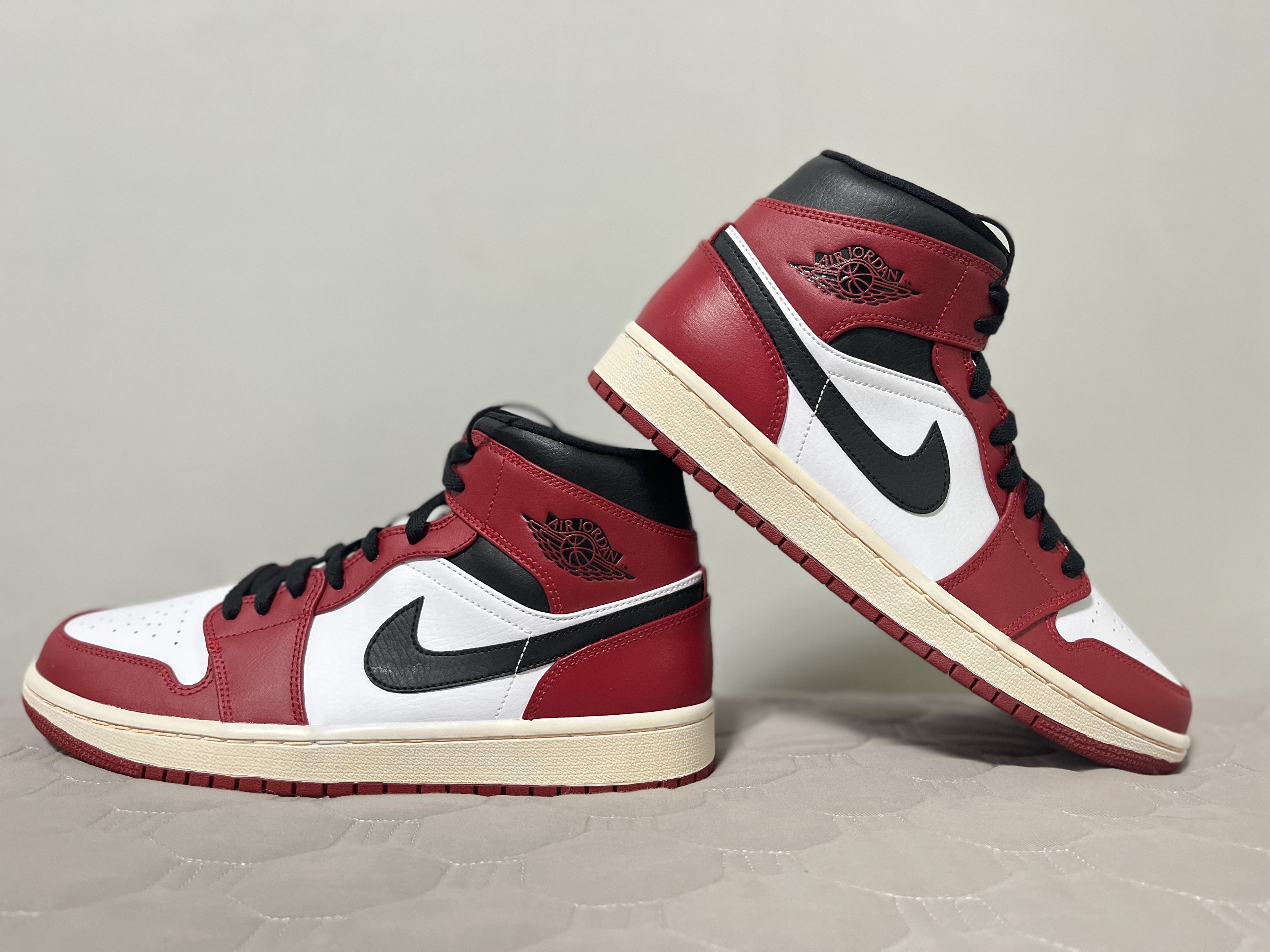 Jordan 1 Mid Chicago 2020 착용 스타일 - 2