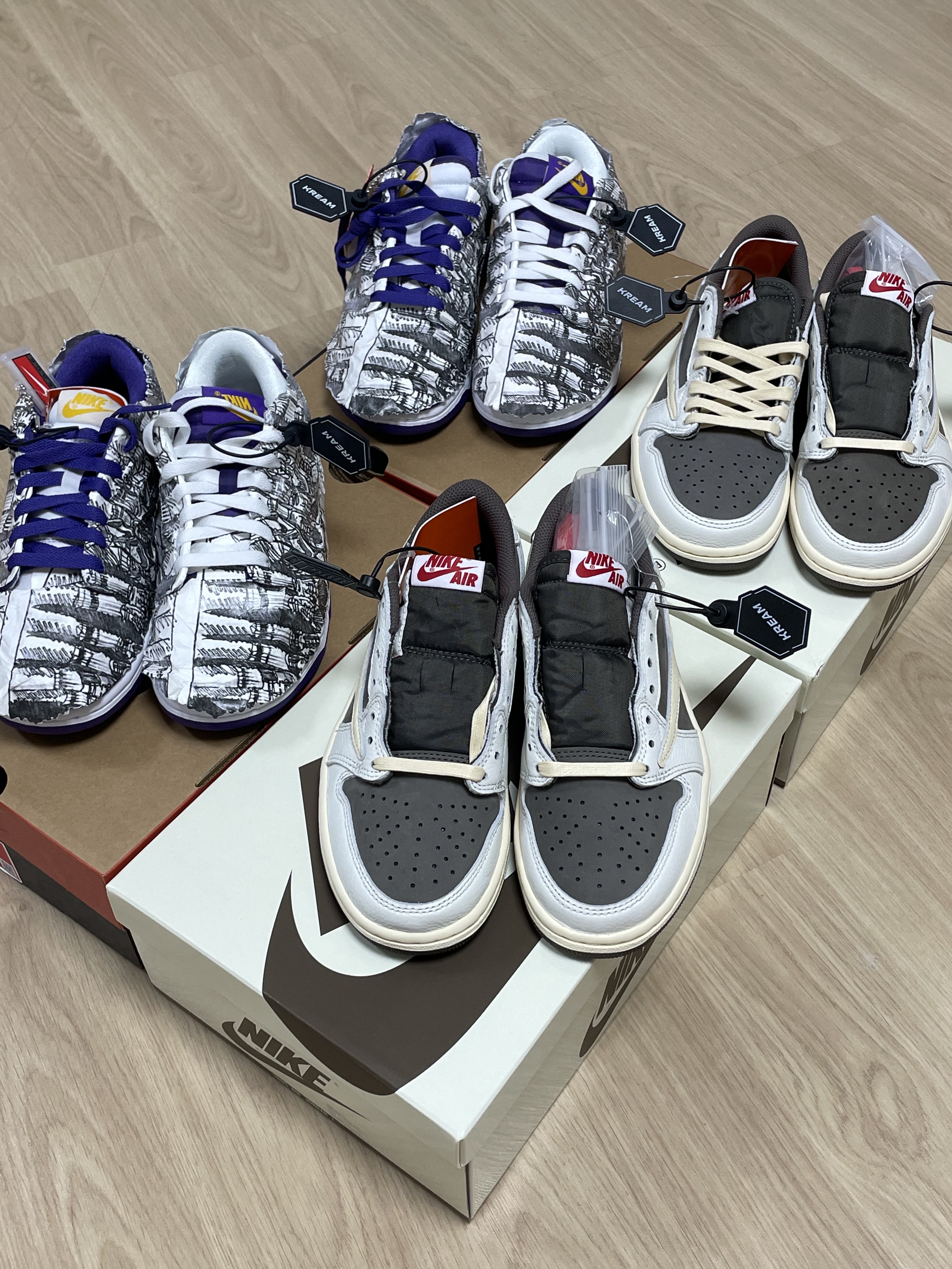 Jordan 1 x Travis Scott Retro Low OG SP Sail and Ridgerock, (W) Nike Dunk Low SE Flip 착용 스타일 - 1