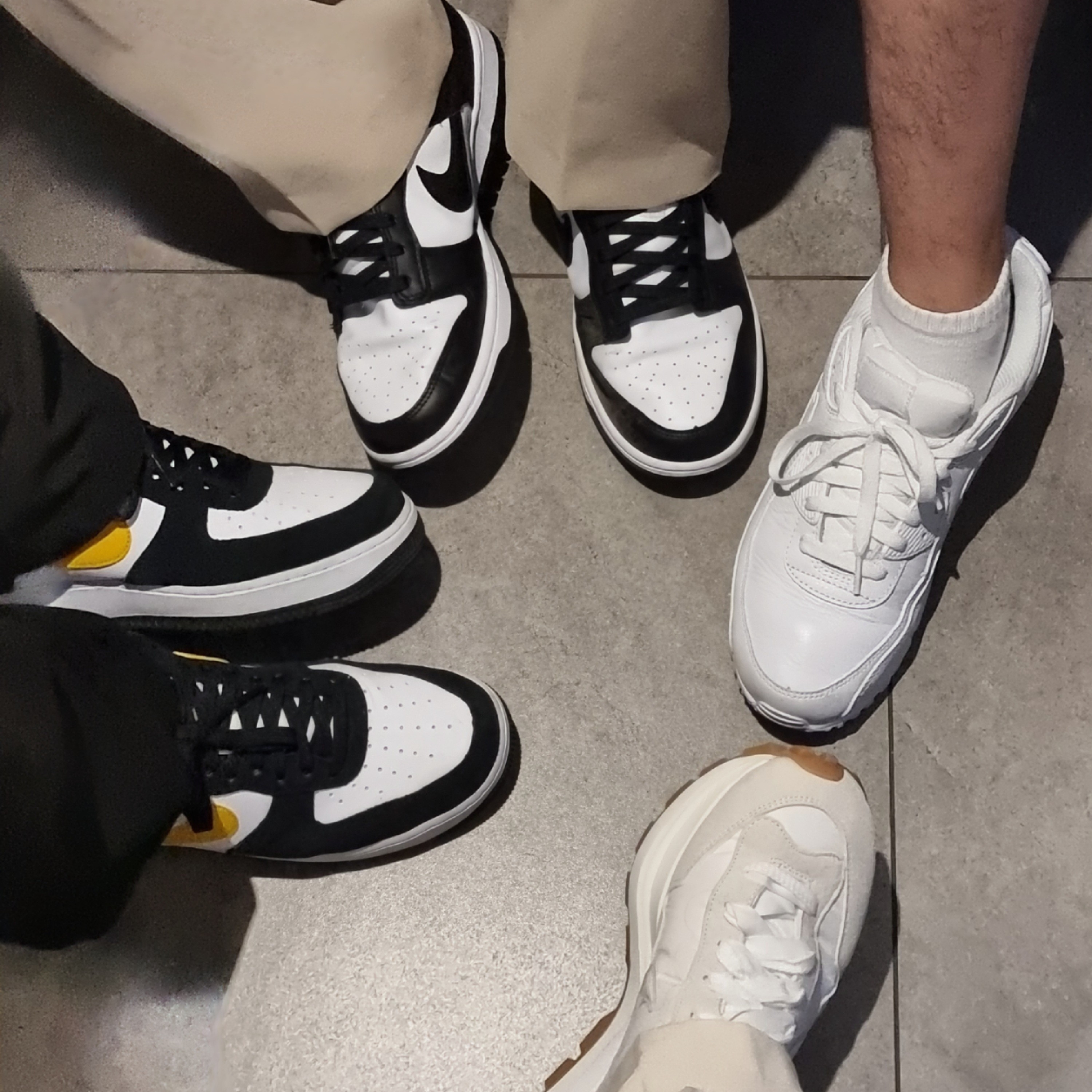 Nike Air Force 1 '07 LV8 Athletic Club Black Dark Sulfur, Nike Air Max 90 LTR Triple White 착용 스타일