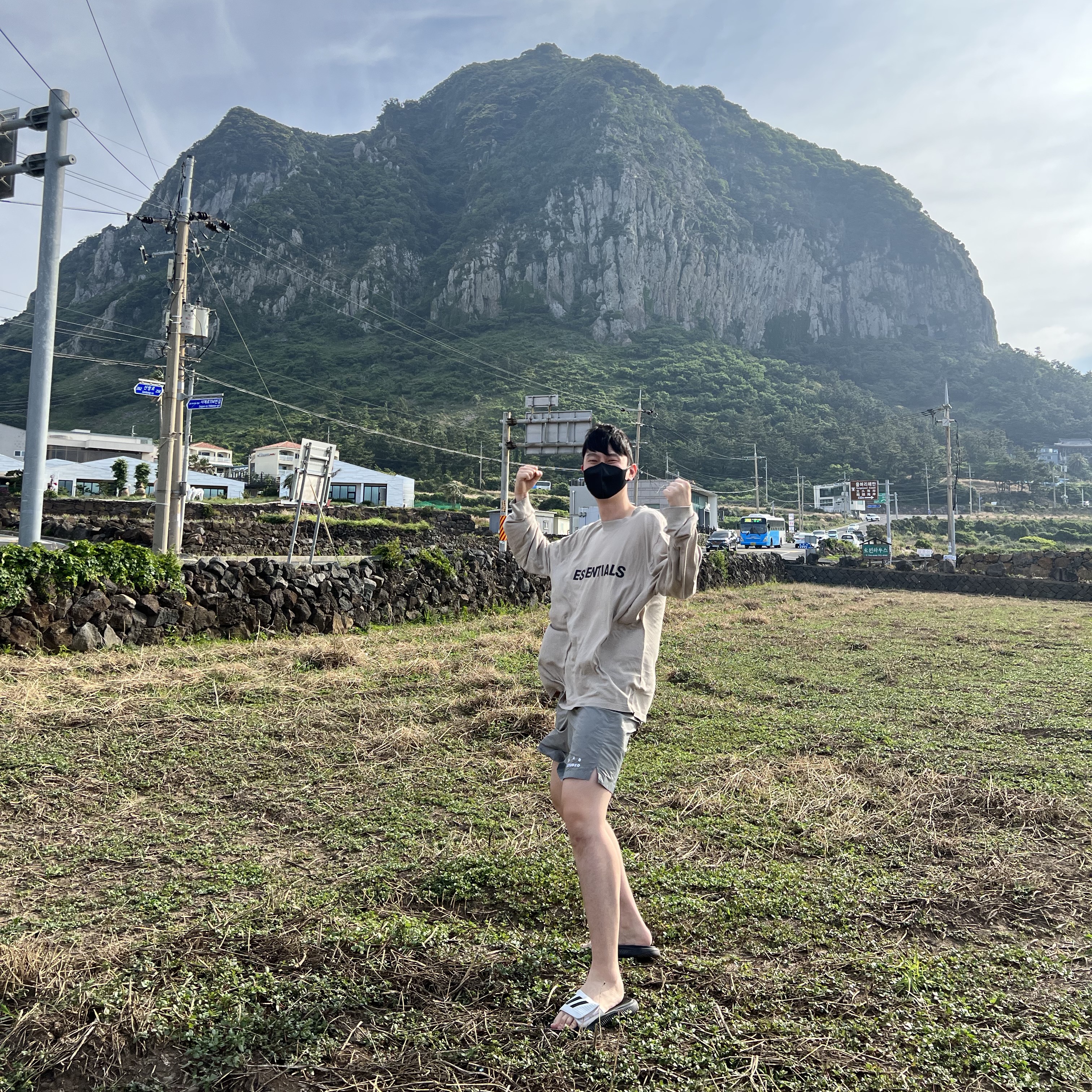 IAB Studio Woven Shorts Gray 착용 스타일