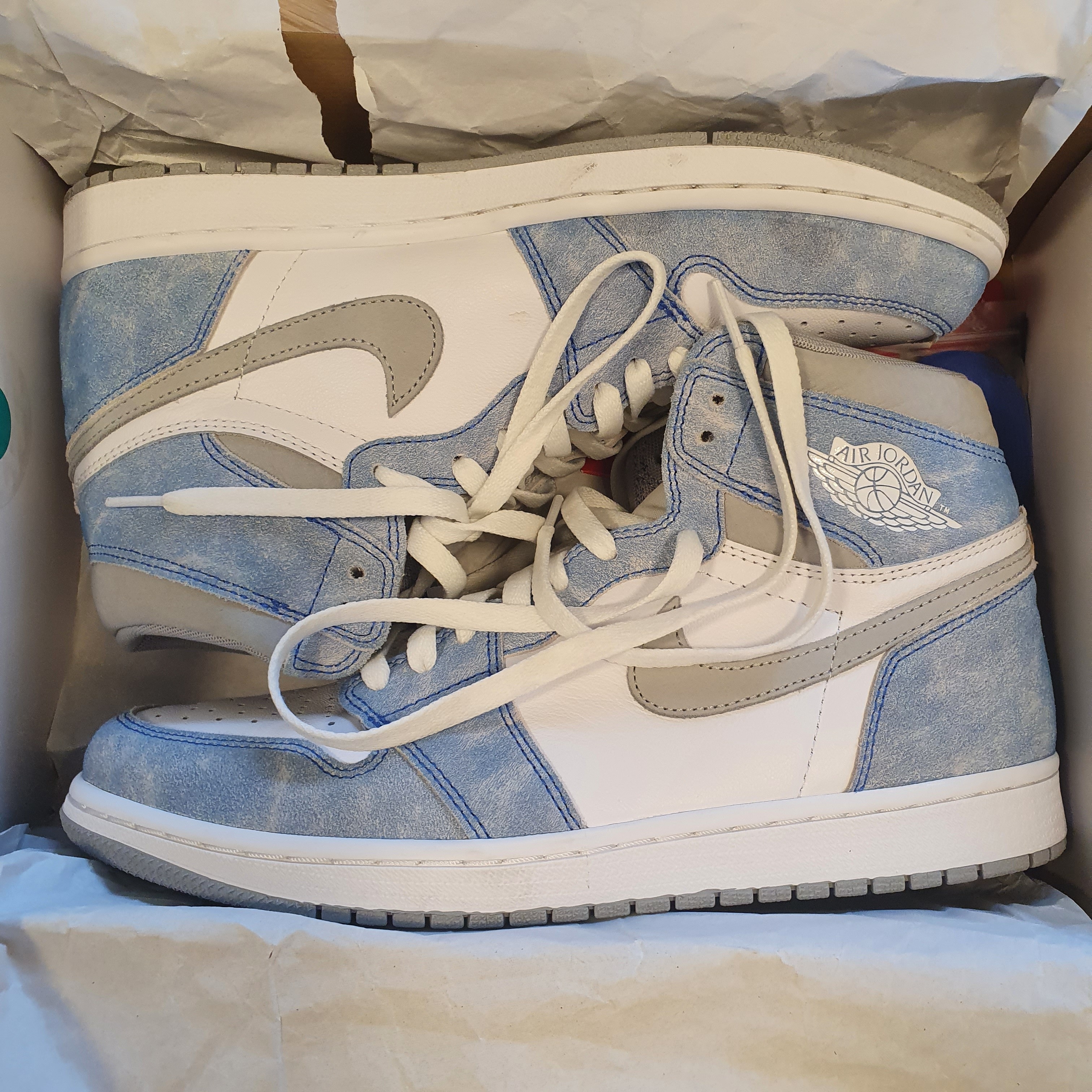 Jordan 1 Retro High OG Hyper Royal 착용 스타일