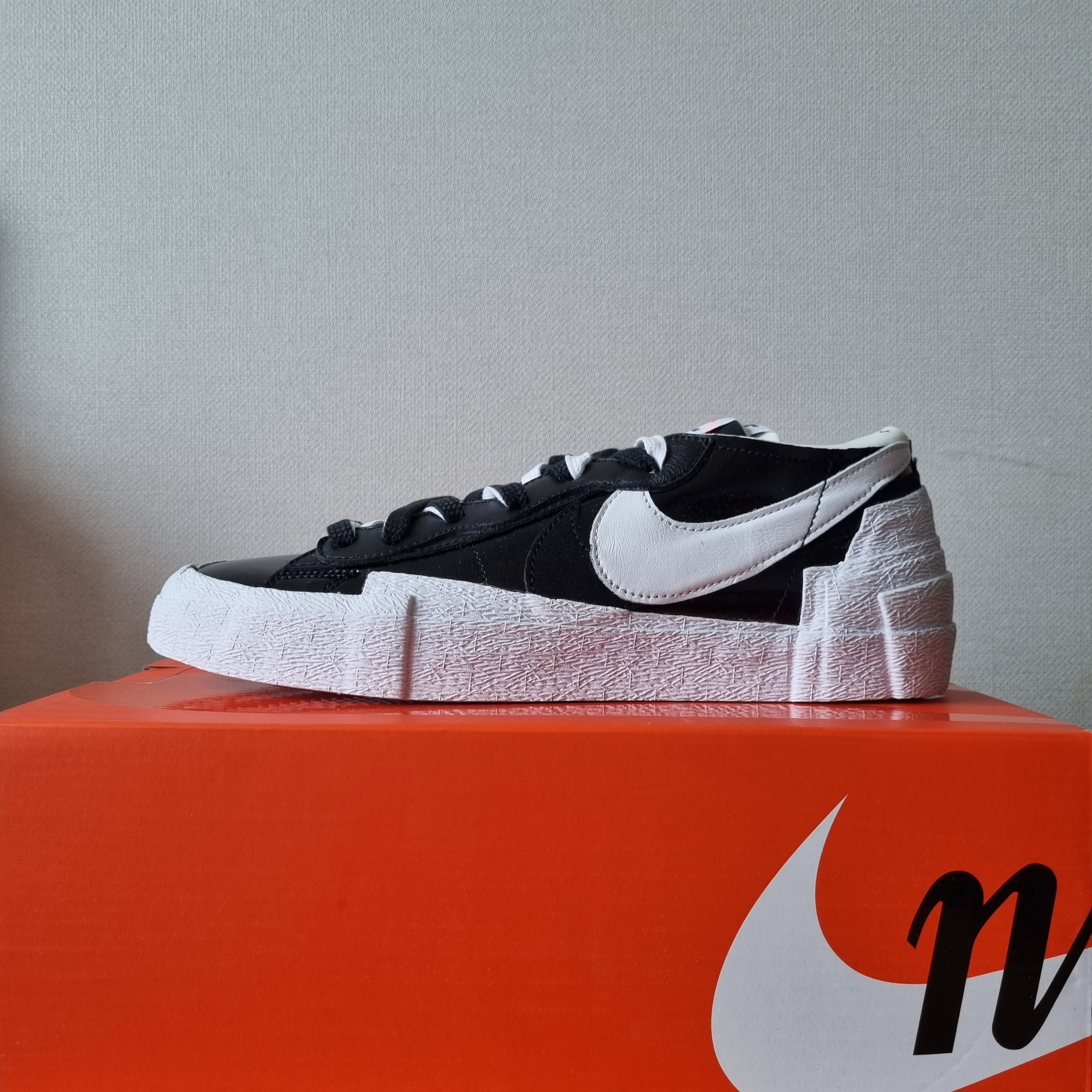 Nike x Sacai Blazer Low Black Patent Leather 착용 스타일 - 1