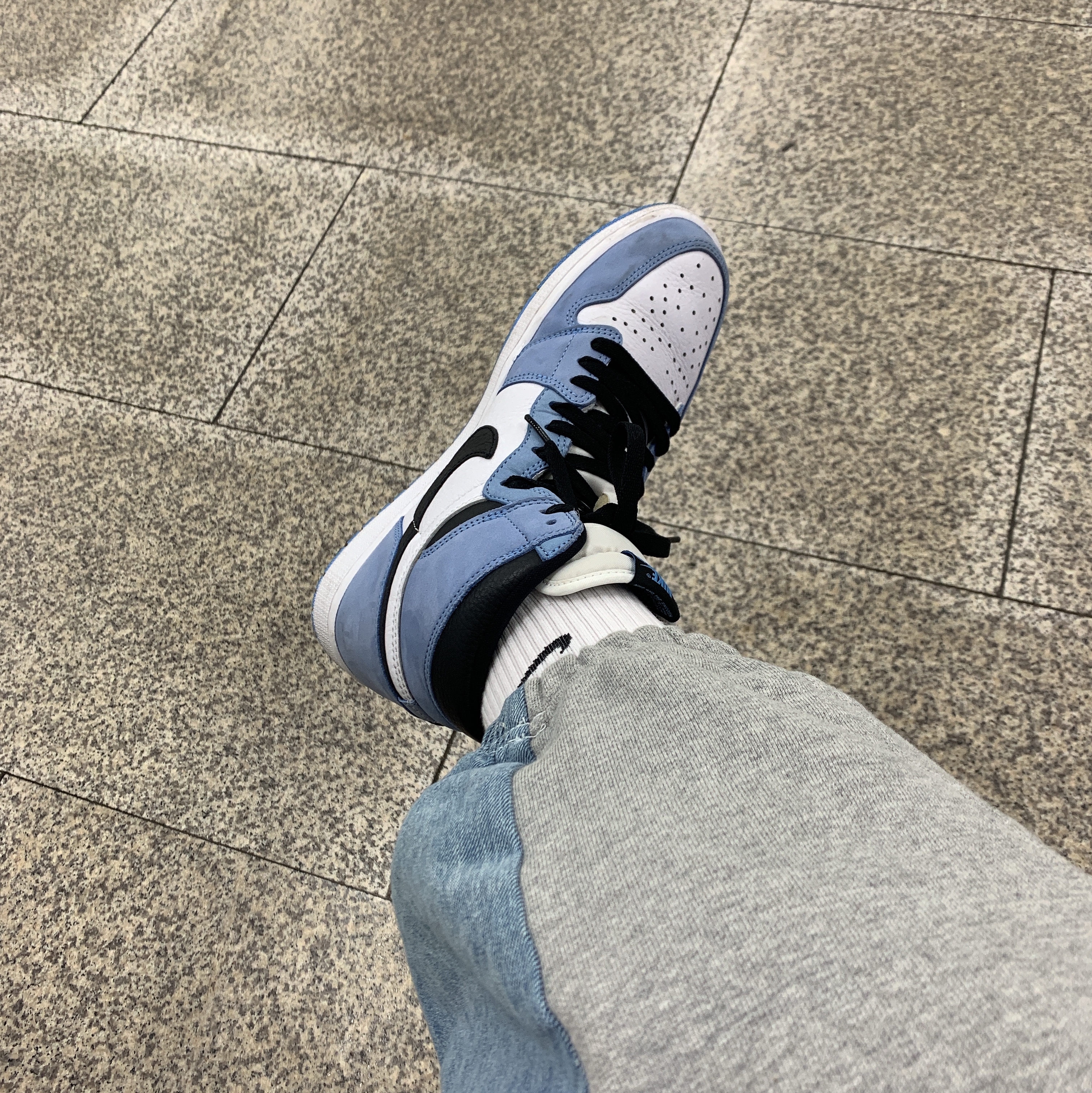 Jordan 1 Retro High OG University Blue 착용 스타일