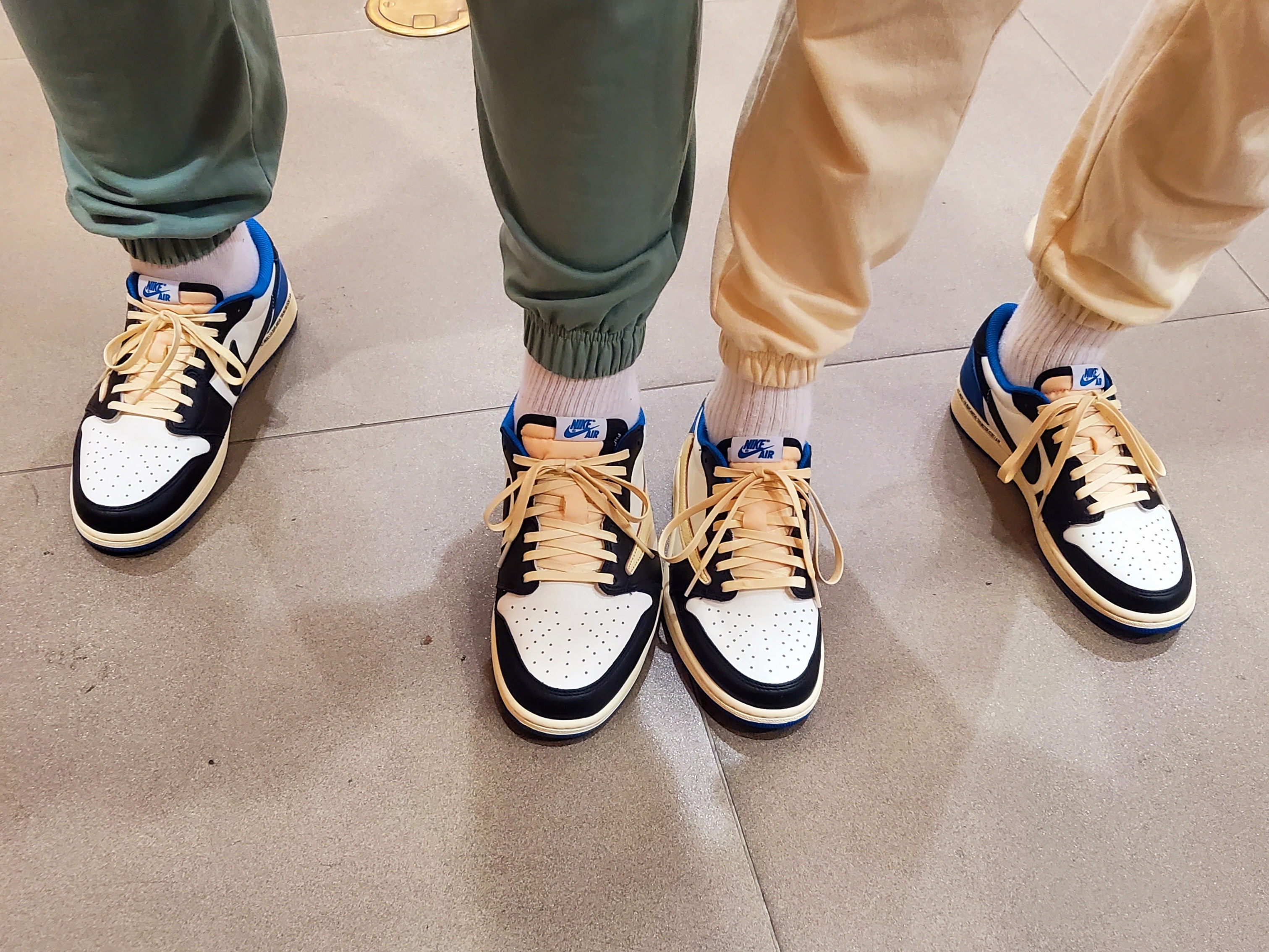 Jordan 1 x Travis Scott x Fragment Retro Low OG SP Military Blue 착용 스타일 - 1