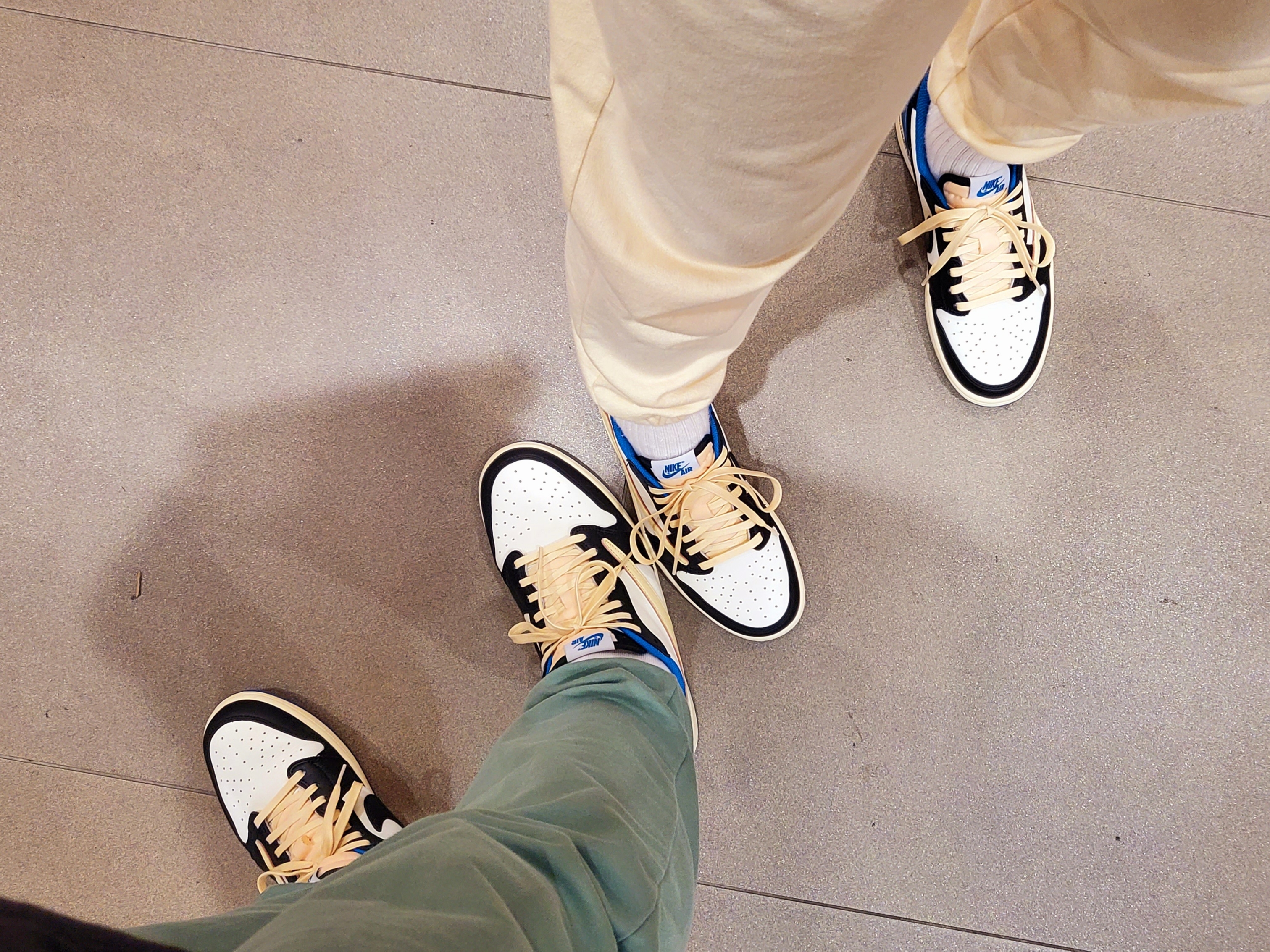 Jordan 1 x Travis Scott x Fragment Retro Low OG SP Military Blue 착용 스타일 - 3