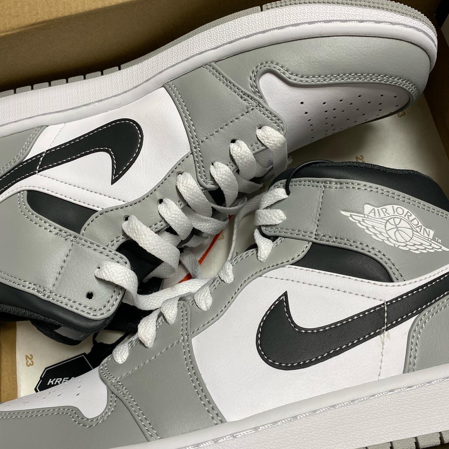 Jordan 1 Mid Light Smoke Grey Anthracite 착용 스타일