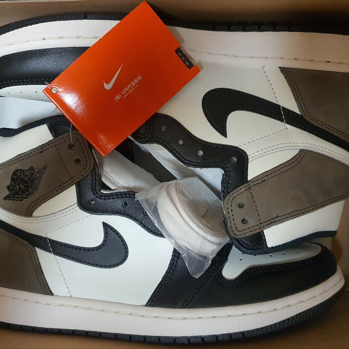 Jordan 1 Retro High OG Black Mocha 착용 스타일