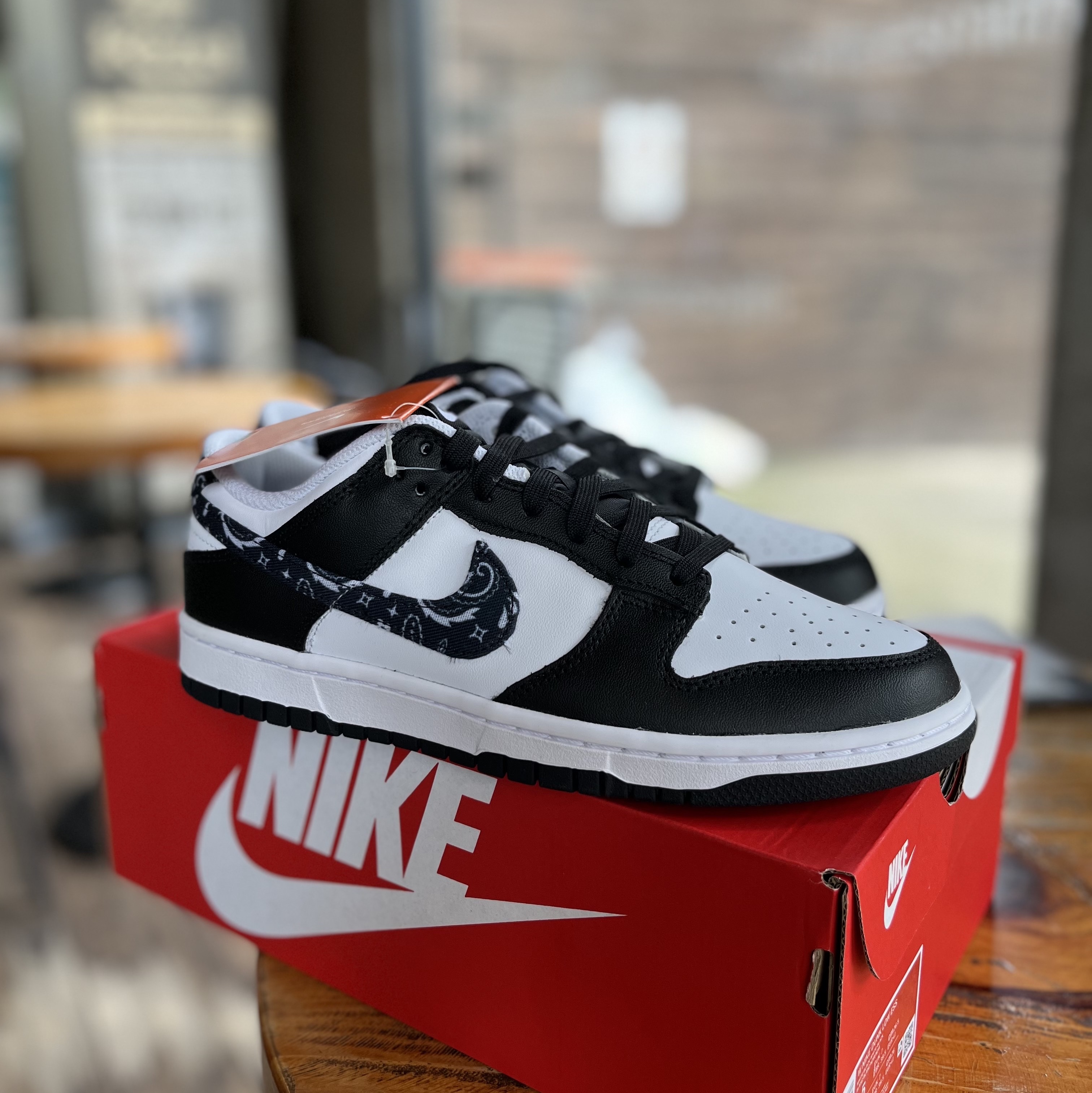 (W) Nike Dunk Low Essential Black Paisley 착용 스타일