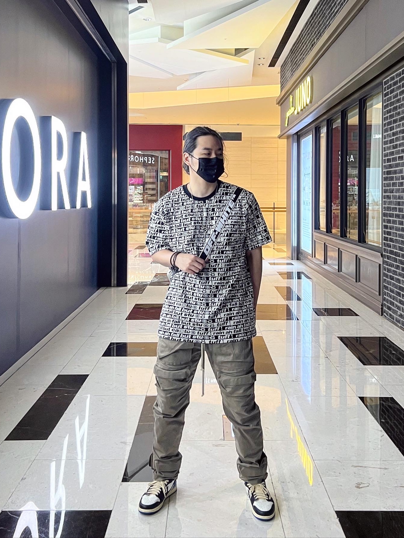 Stussy x Cactus Plant Flea Market Jacquard Crew Black, Jordan 1 x Travis Scott x Fragment Retro Low OG SP Military Blue 착용 스타일 - 1