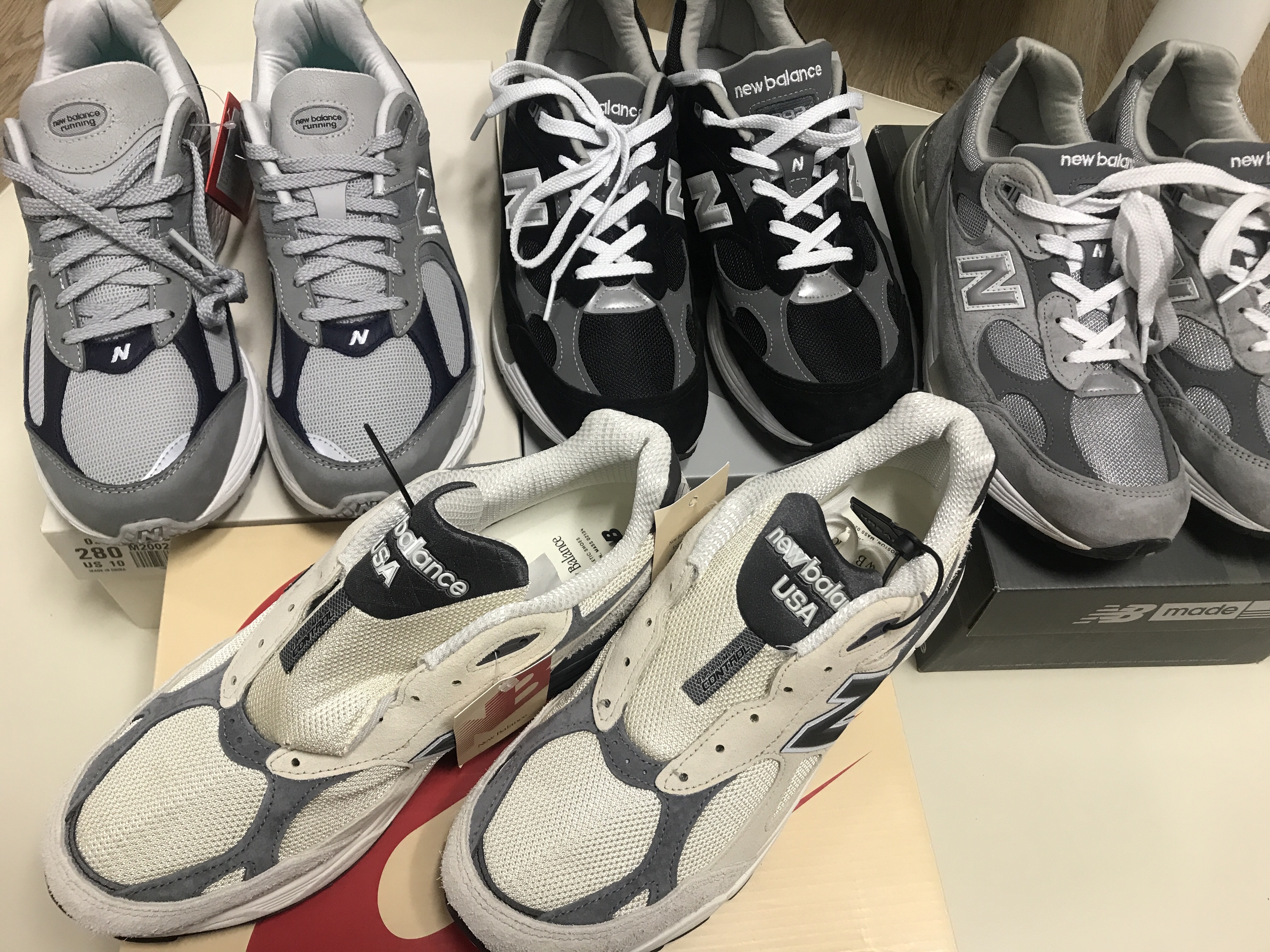 New Balance 992 Made in USA Grey - D Standard, New Balance 992 Made in USA Black Grey 착용 스타일 - 1