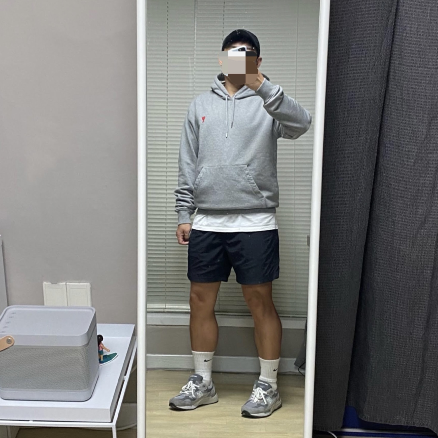 AMI de Coeur Hoodie Heather Grey - 21SS, New Balance 992 Made in USA Grey - D Standard 착용 스타일