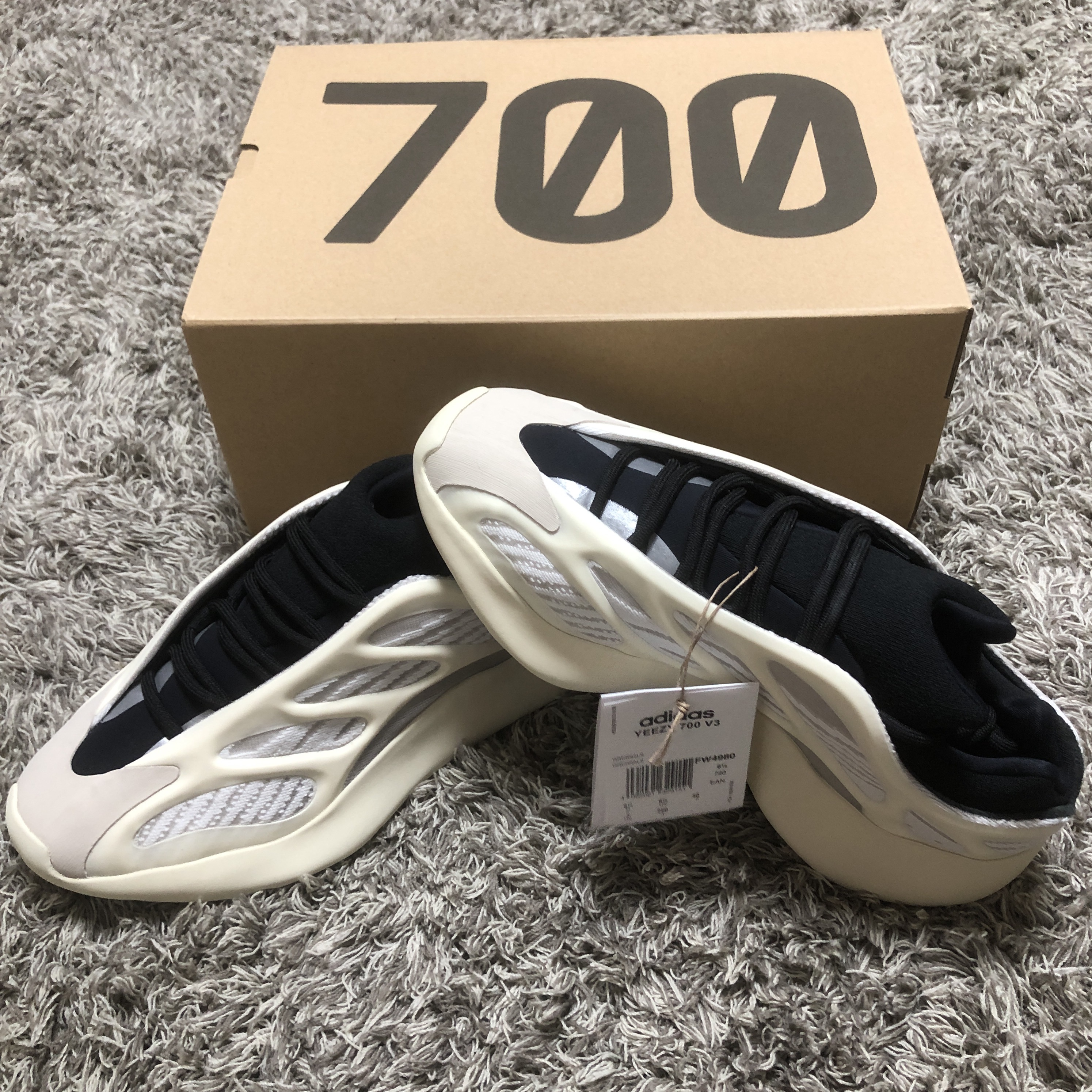 Adidas Yeezy 700 V3 Azael 2022/2023 착용 스타일