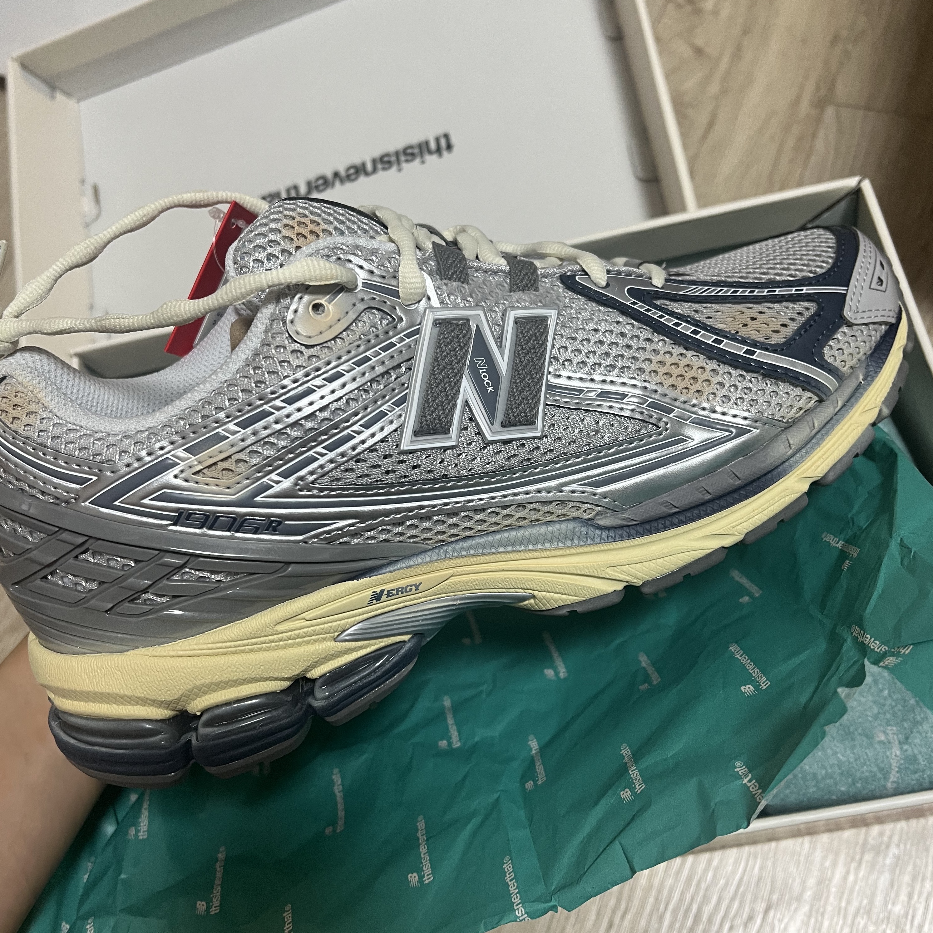 New Balance x Thisisneverthat 1906R 2022 Downtown Run 착용 스타일