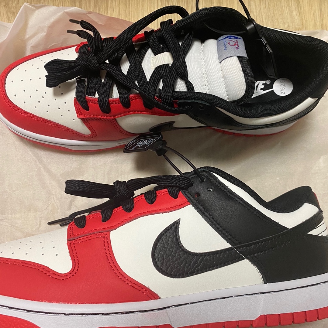 Nike x NBA Dunk Low Retro EMB Black and Chile Red 착용 스타일 - 2