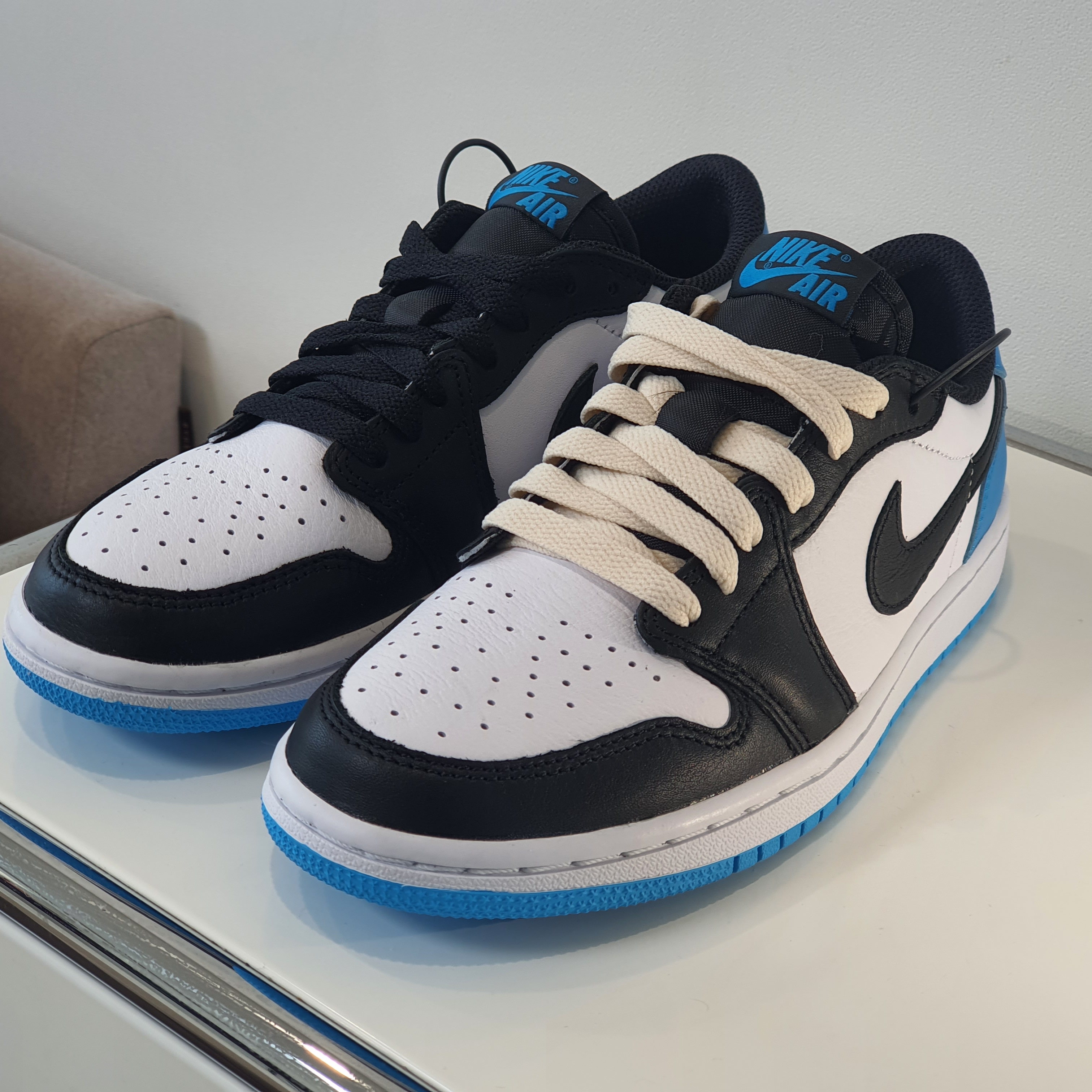 Jordan 1 Retro Low OG Black and Dark Powder Blue 착용 스타일