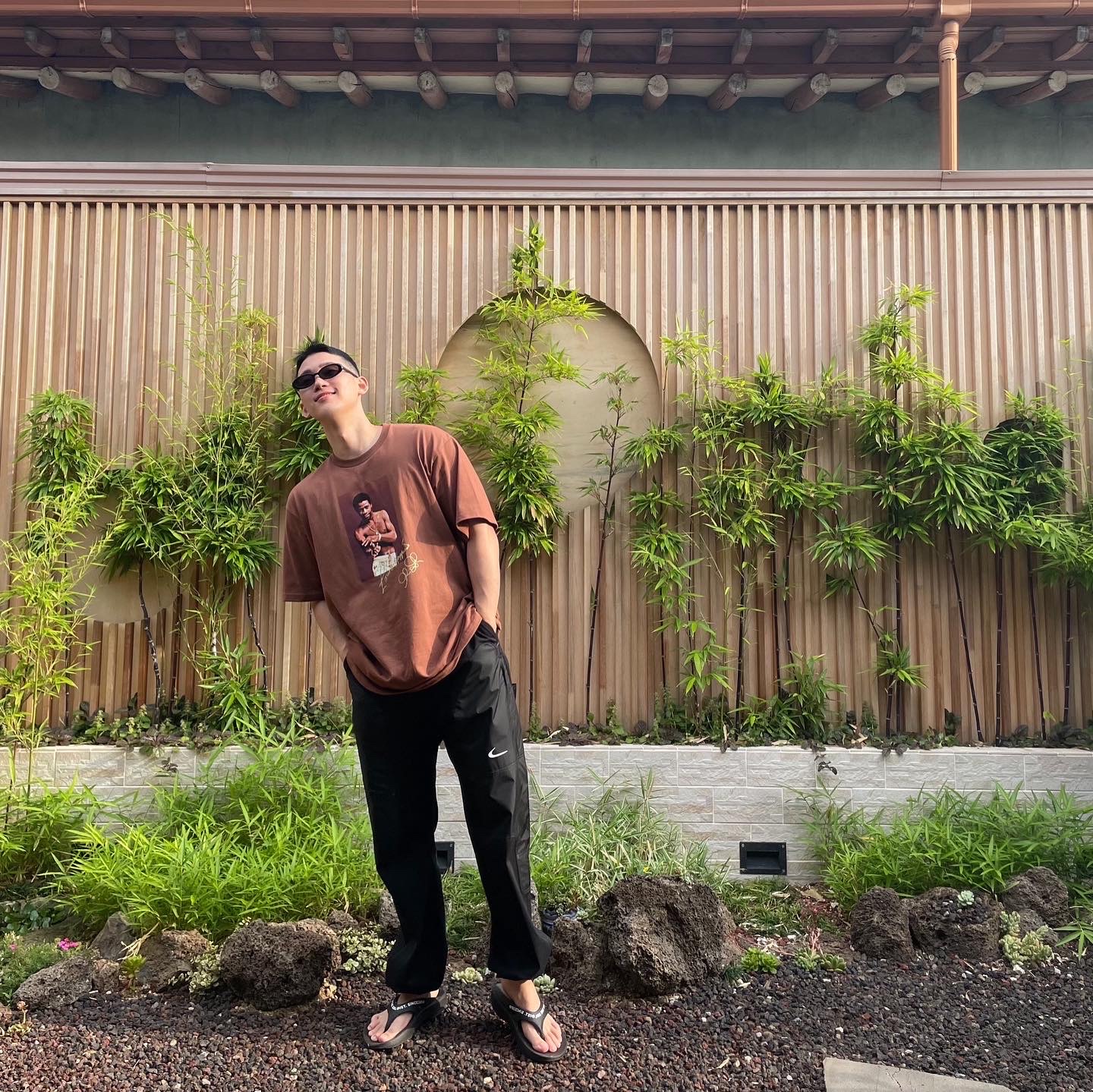 Oofos x Takahiromiyashita The Soloist Signature Flip-Flop Black White, Nike x Off-White NRG Pants Black 착용 스타일