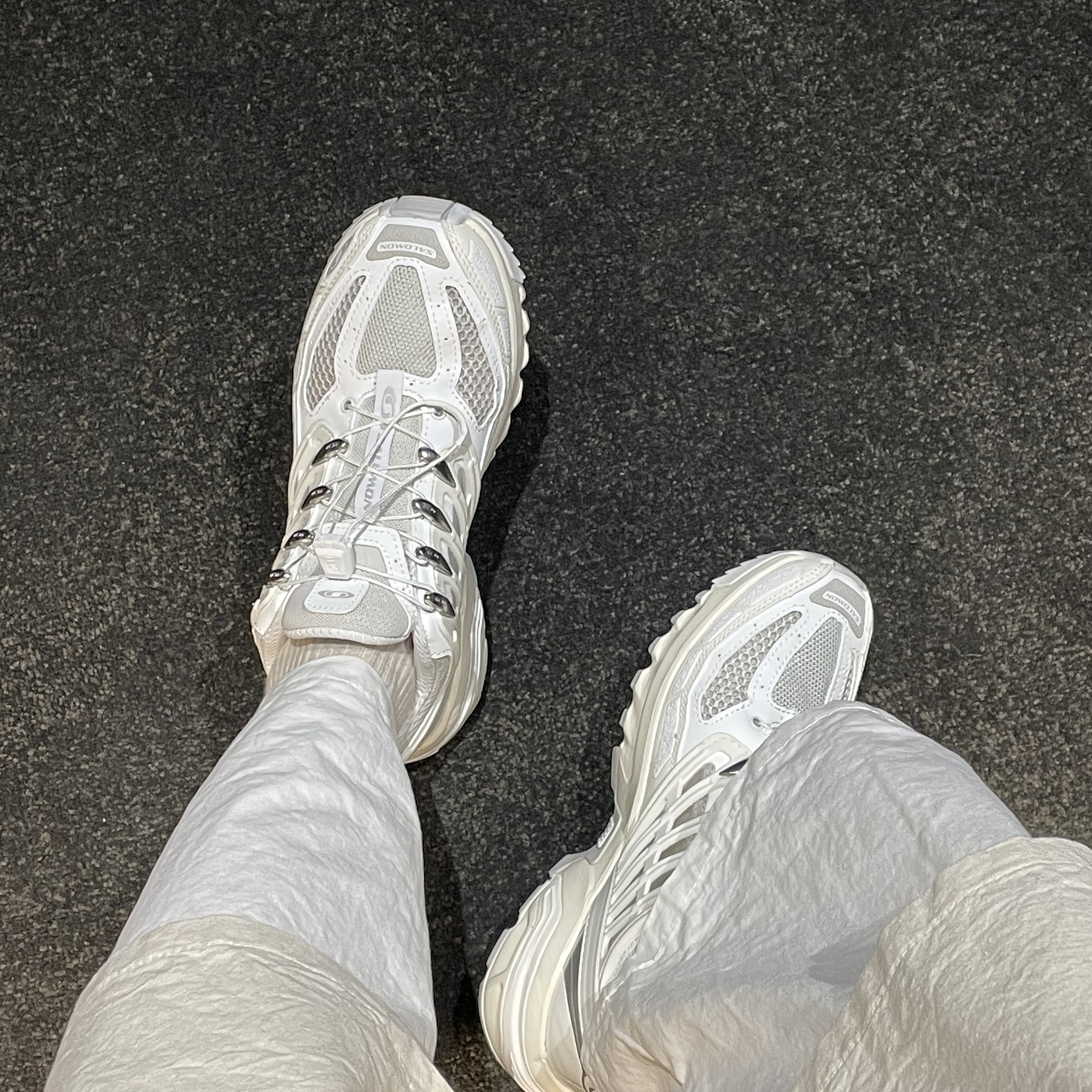 Salomon ACS Pro ADV Vanilla Lunar Rock 착용 스타일 - 2