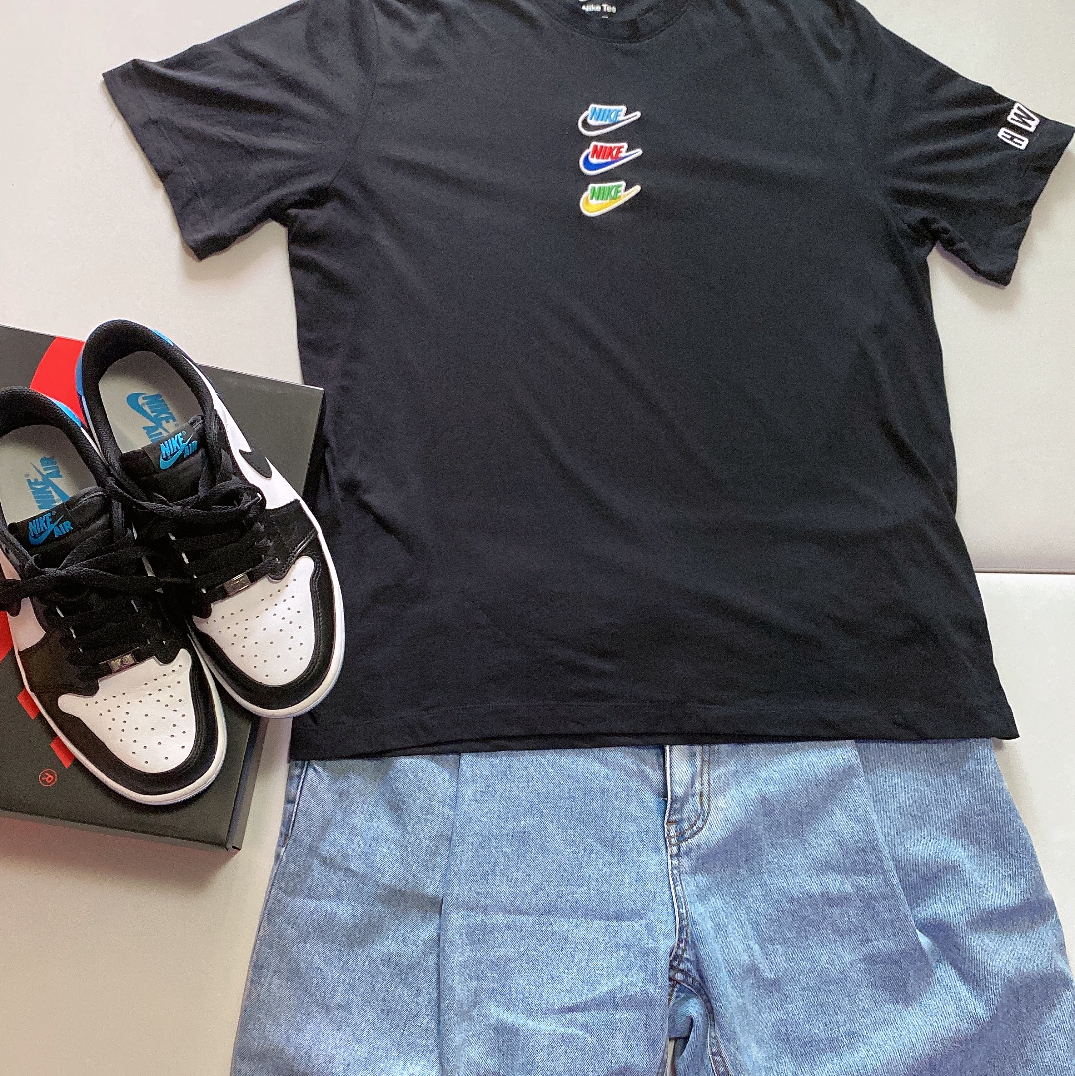 Jordan 1 Retro Low OG Black and Dark Powder Blue, (W) Nike Dunk Low Next Nature Phantom 착용 스타일 - 1