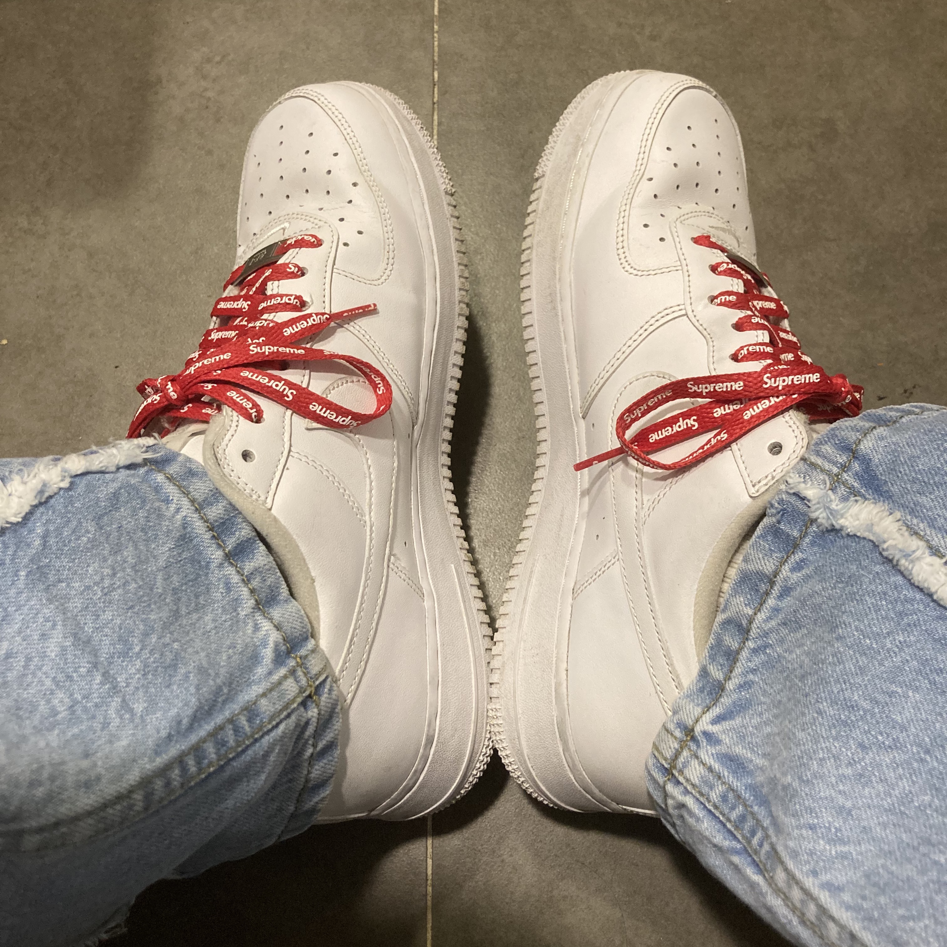 Nike x Supreme Air Force 1 Low White 착용 스타일 - 1