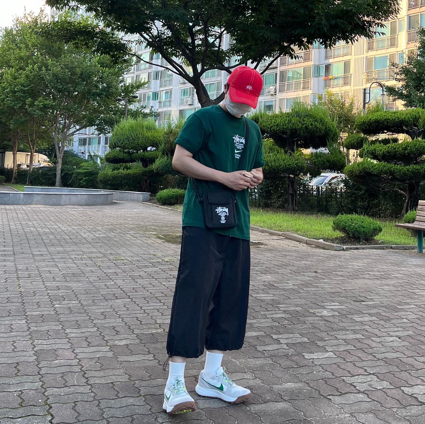 Nike ACG Lowcate Light Iron Ore 착용 스타일
