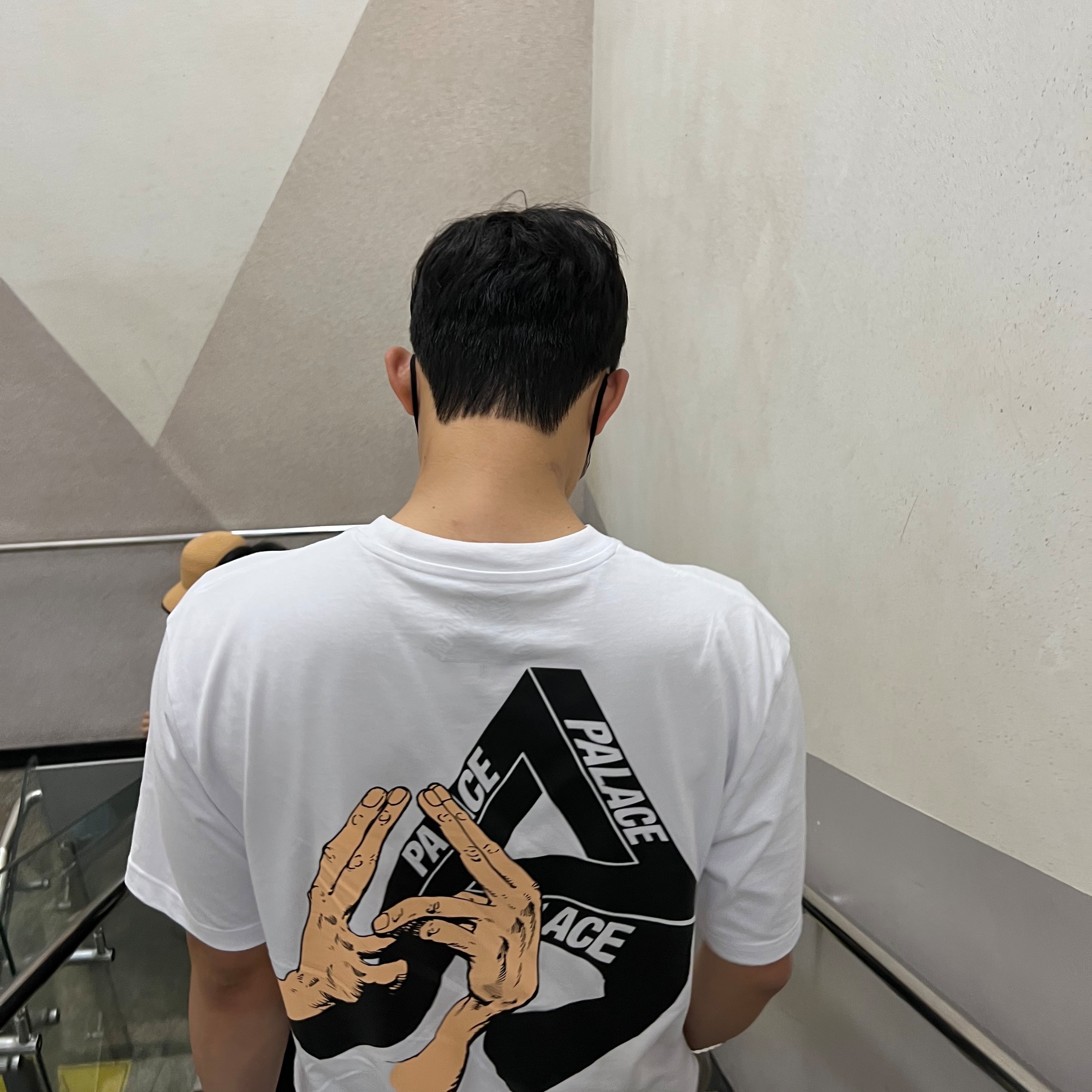Palace Valley of the Shadows T-Shirt White - 22SS, Jordan 1 x Travis Scott x Fragment Retro Low OG SP Military Blue 착용 스타일 - 4